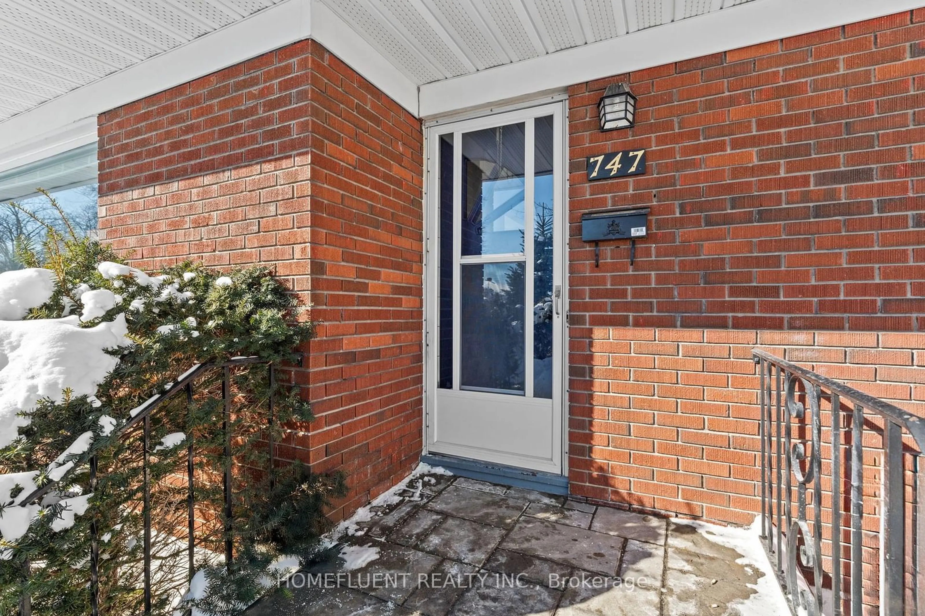 Indoor entryway for 747 Halstead St, Elmvale Acres and Area Ontario K1G 1M5