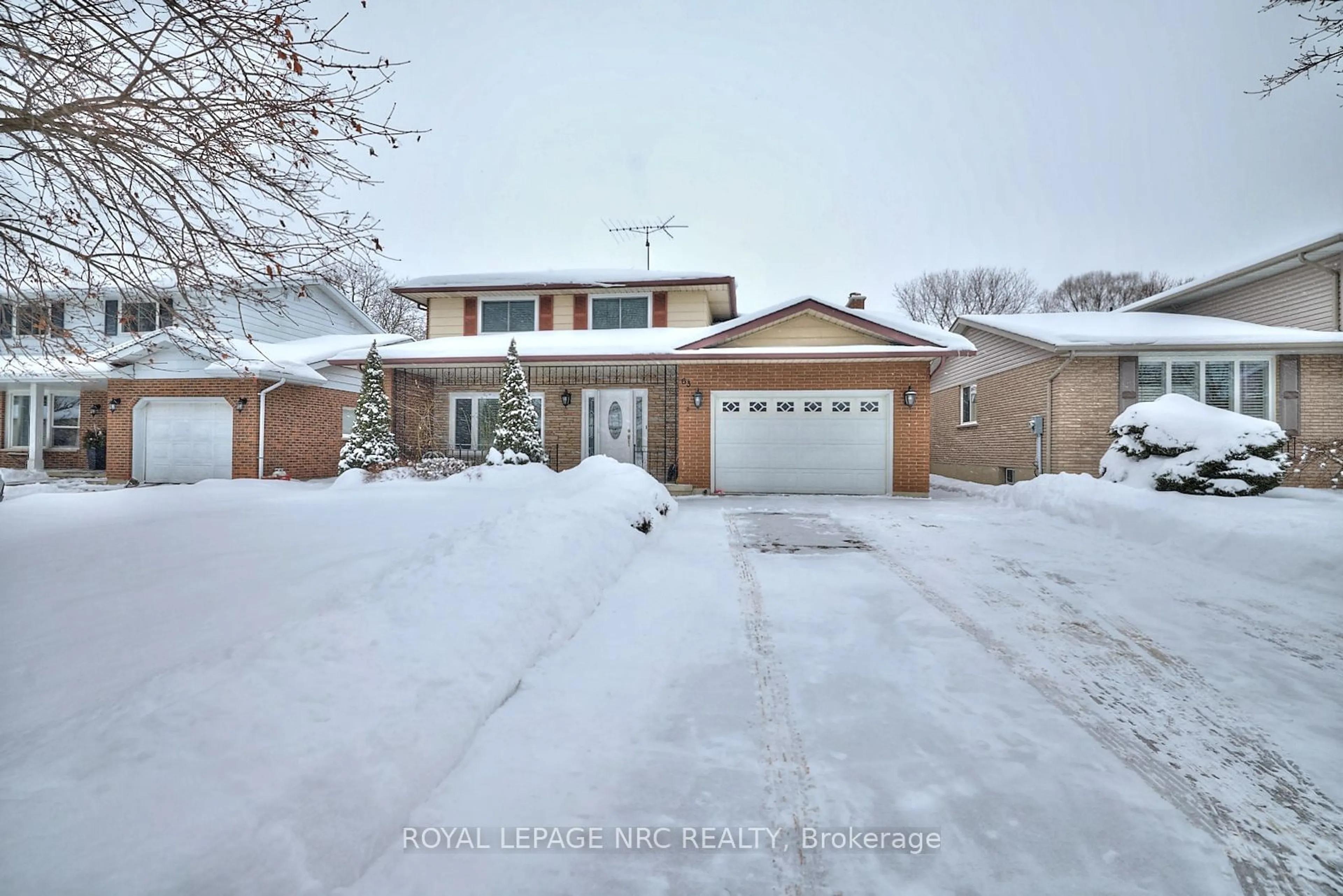 A pic from outside/outdoor area/front of a property/back of a property/a pic from drone, street for 63 Adel Dr, St. Catharines Ontario L2M 3W9