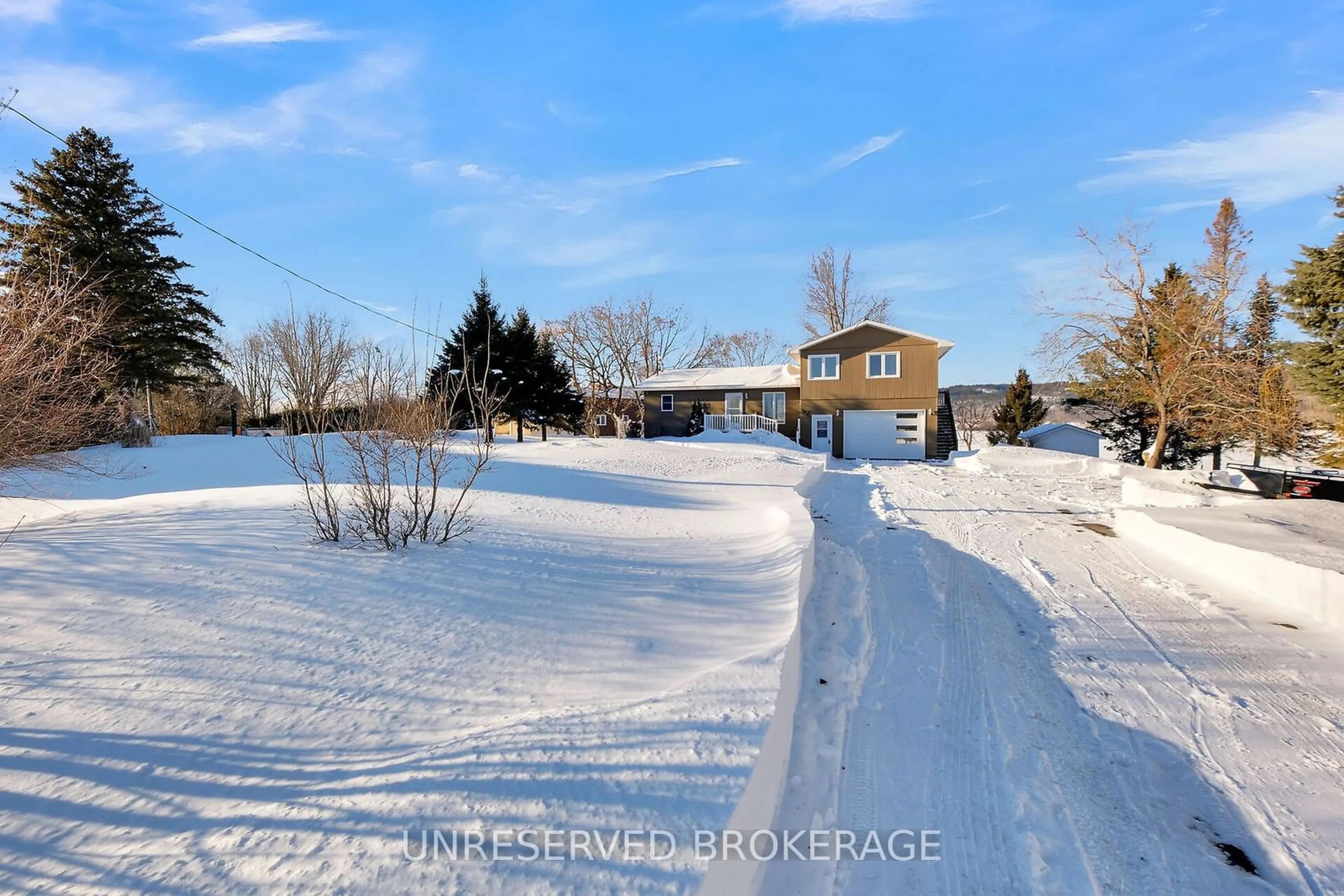 A pic from outside/outdoor area/front of a property/back of a property/a pic from drone, street for 425 DU DOMAINE Rd, Alfred and Plantagenet Ontario K0B 1J0