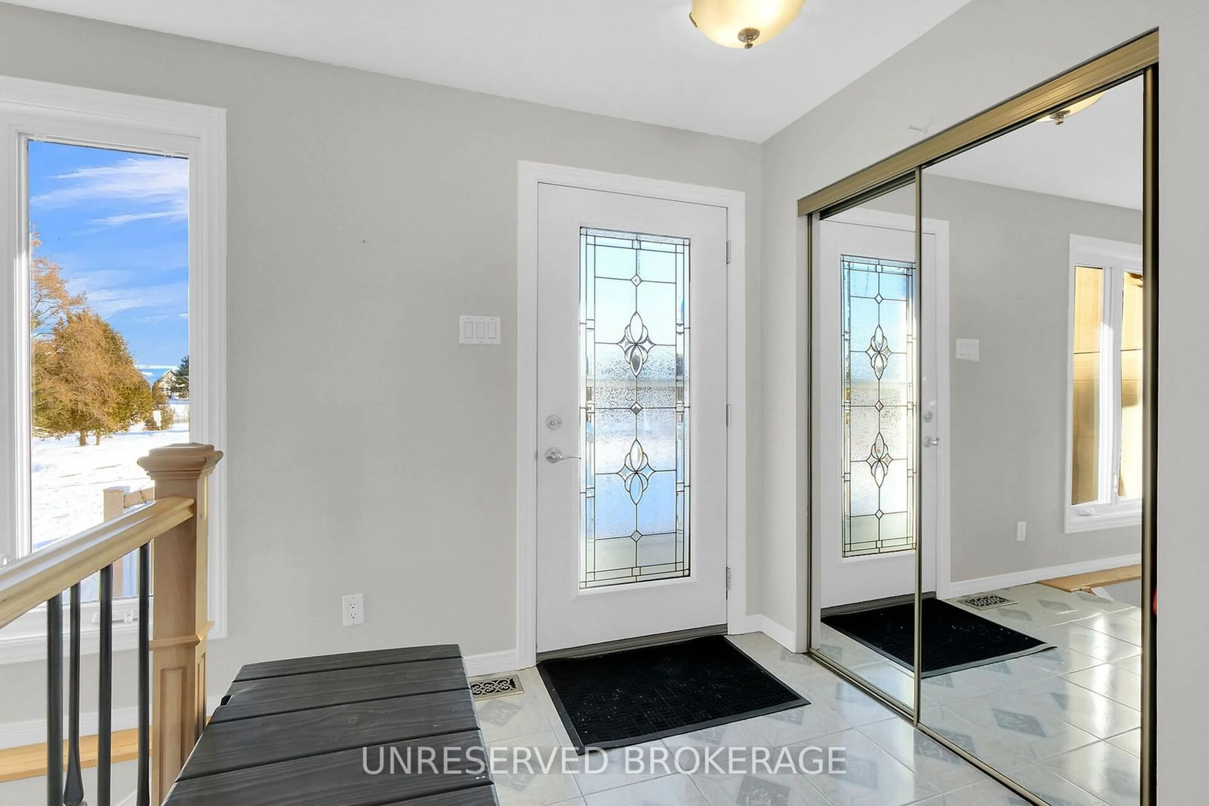 Indoor entryway for 425 DU DOMAINE Rd, Alfred and Plantagenet Ontario K0B 1J0