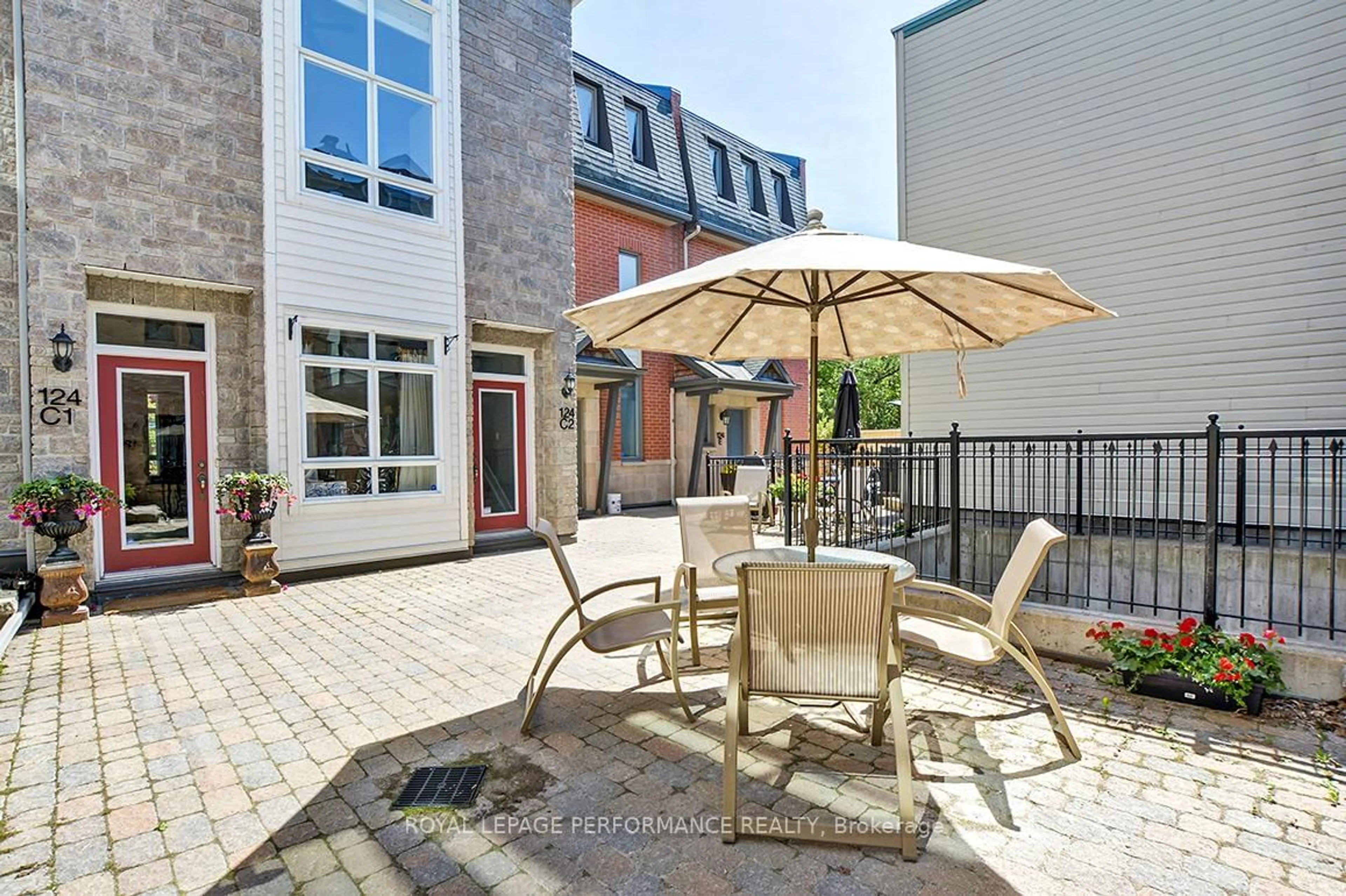 Patio, street for 124 GUIGUES Ave, Lower Town - Sandy Hill Ontario K1N 5H7