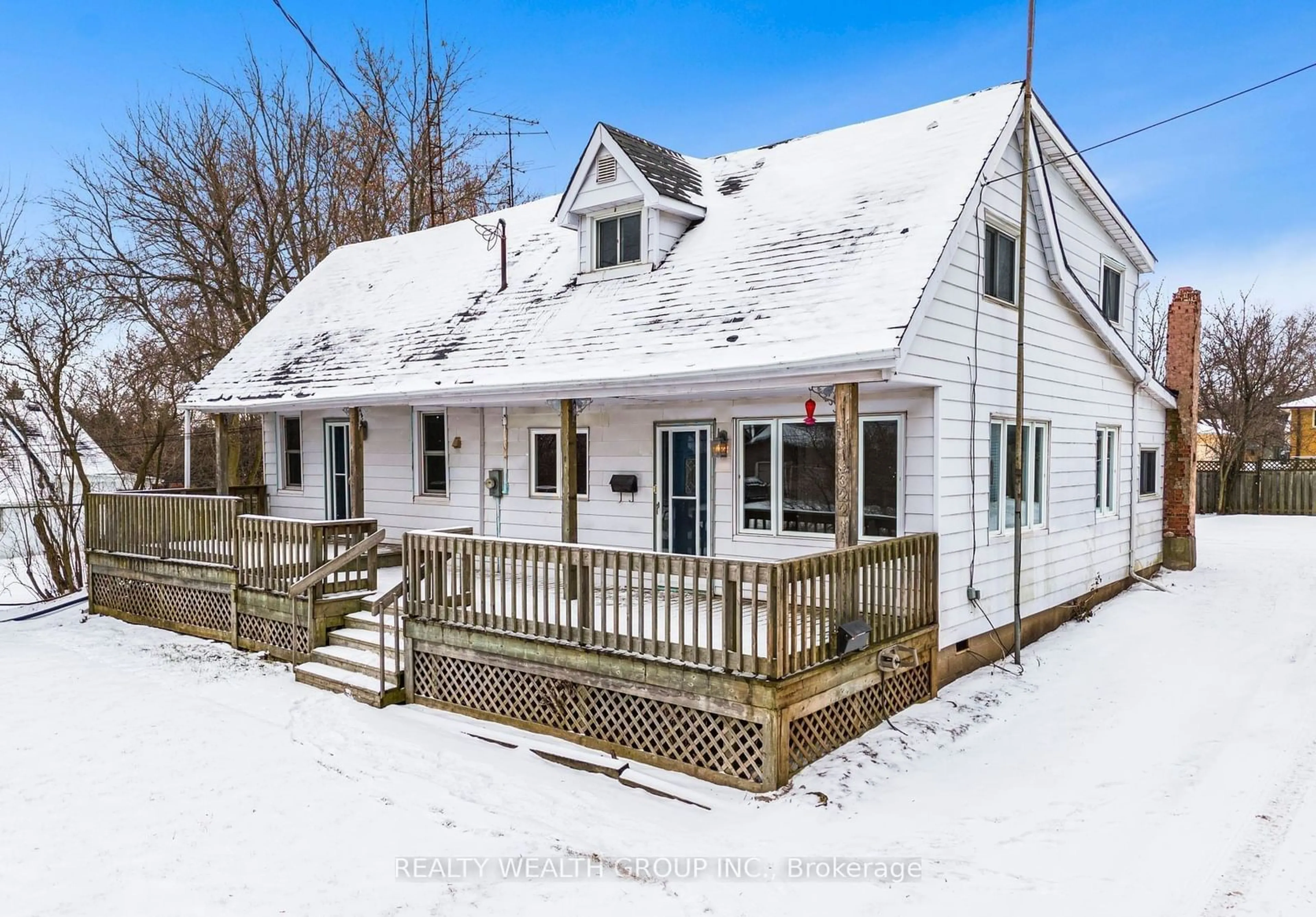 A pic from outside/outdoor area/front of a property/back of a property/a pic from drone, street for 322 Old Guelph Rd, Hamilton Ontario L9H 5W4