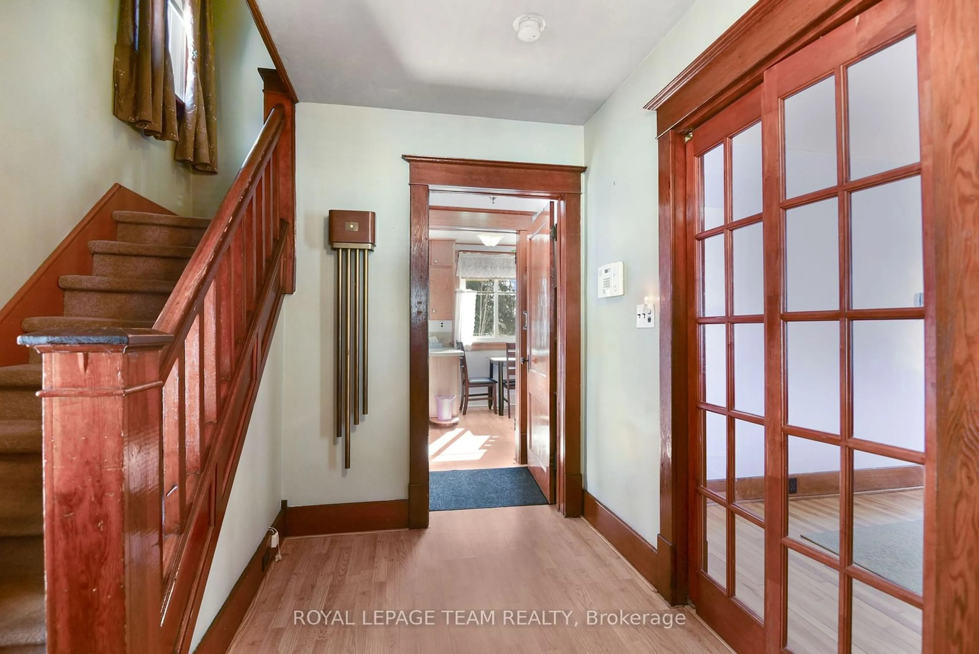 Indoor foyer for 151 Wood St, Prescott Ontario K0E 1T0