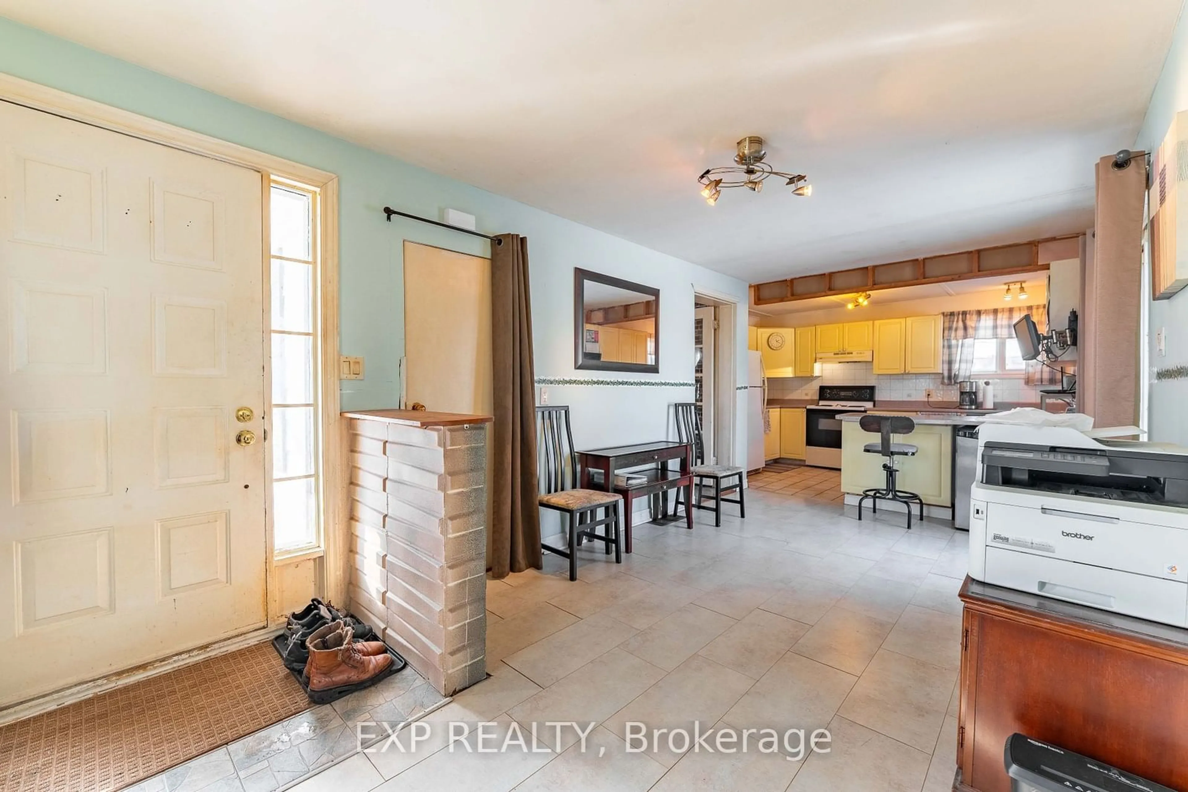 Open concept kitchen, ceramic/tile floor for 34 FOURNIER St, Alfred and Plantagenet Ontario K0B 1A0