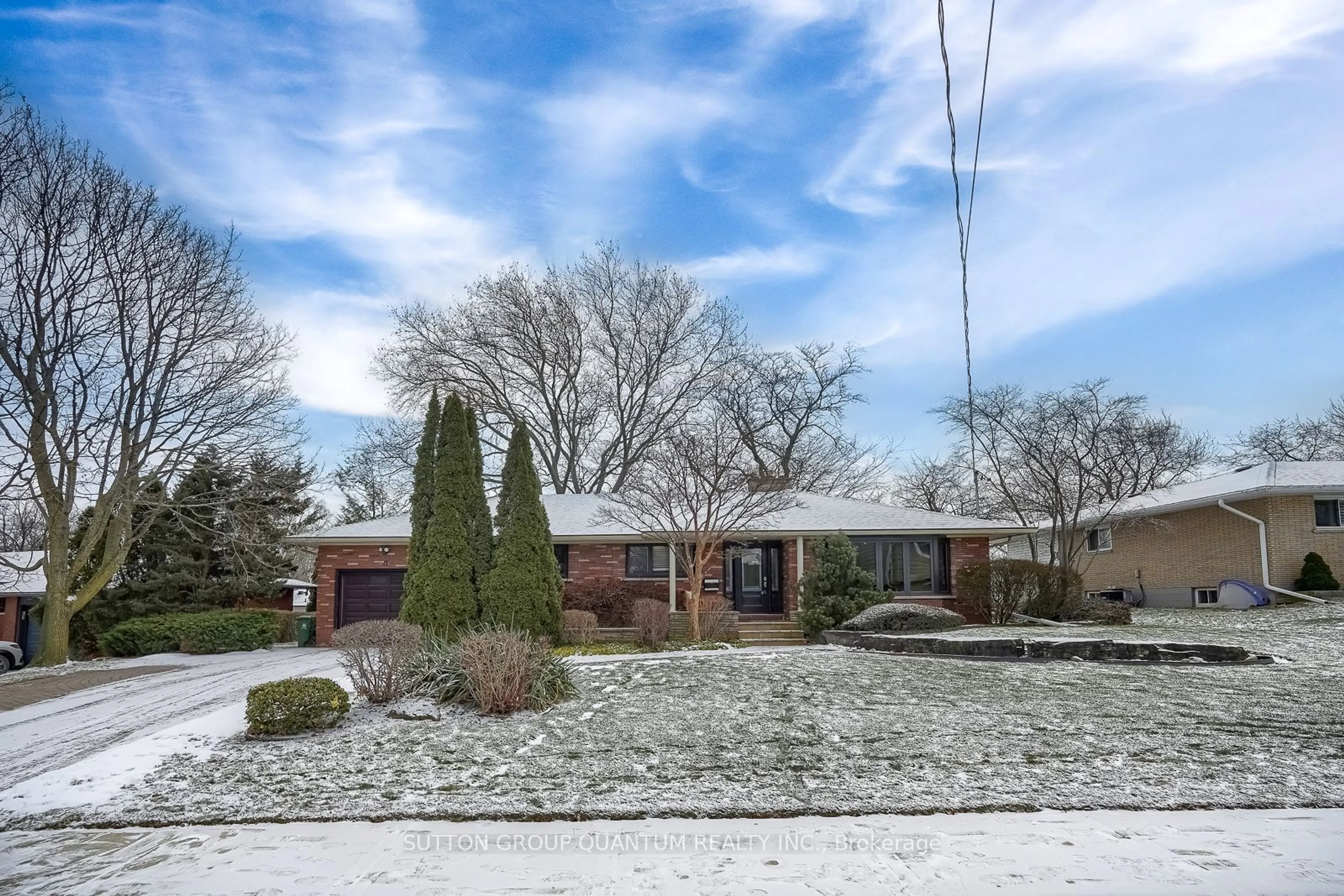 A pic from outside/outdoor area/front of a property/back of a property/a pic from drone, street for 41 Felker Cres, Hamilton Ontario L8G 2A6