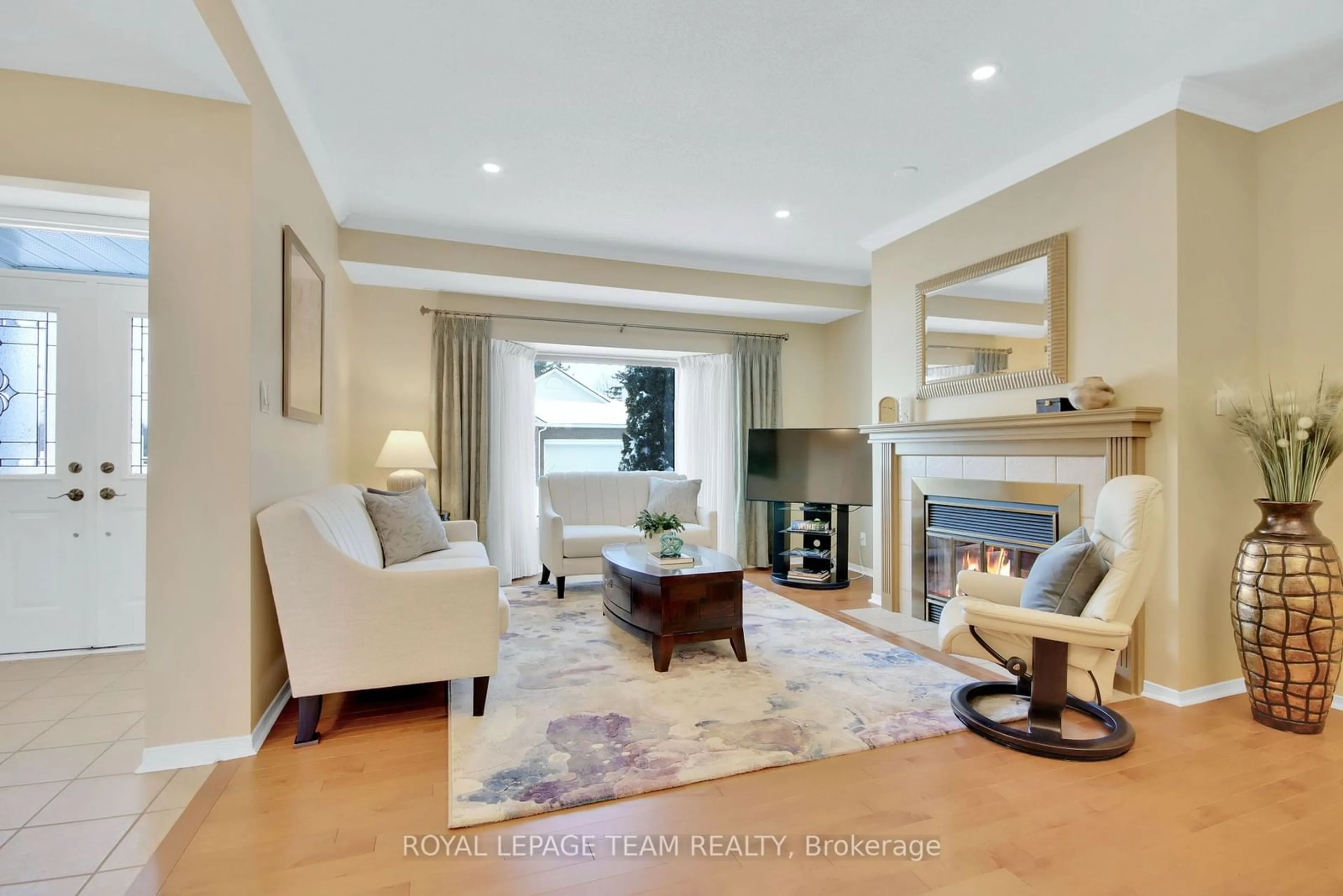 Living room with furniture, unknown for 54 Grand Cedar Crt, Stittsville - Munster - Richmond Ontario K2S 1C8