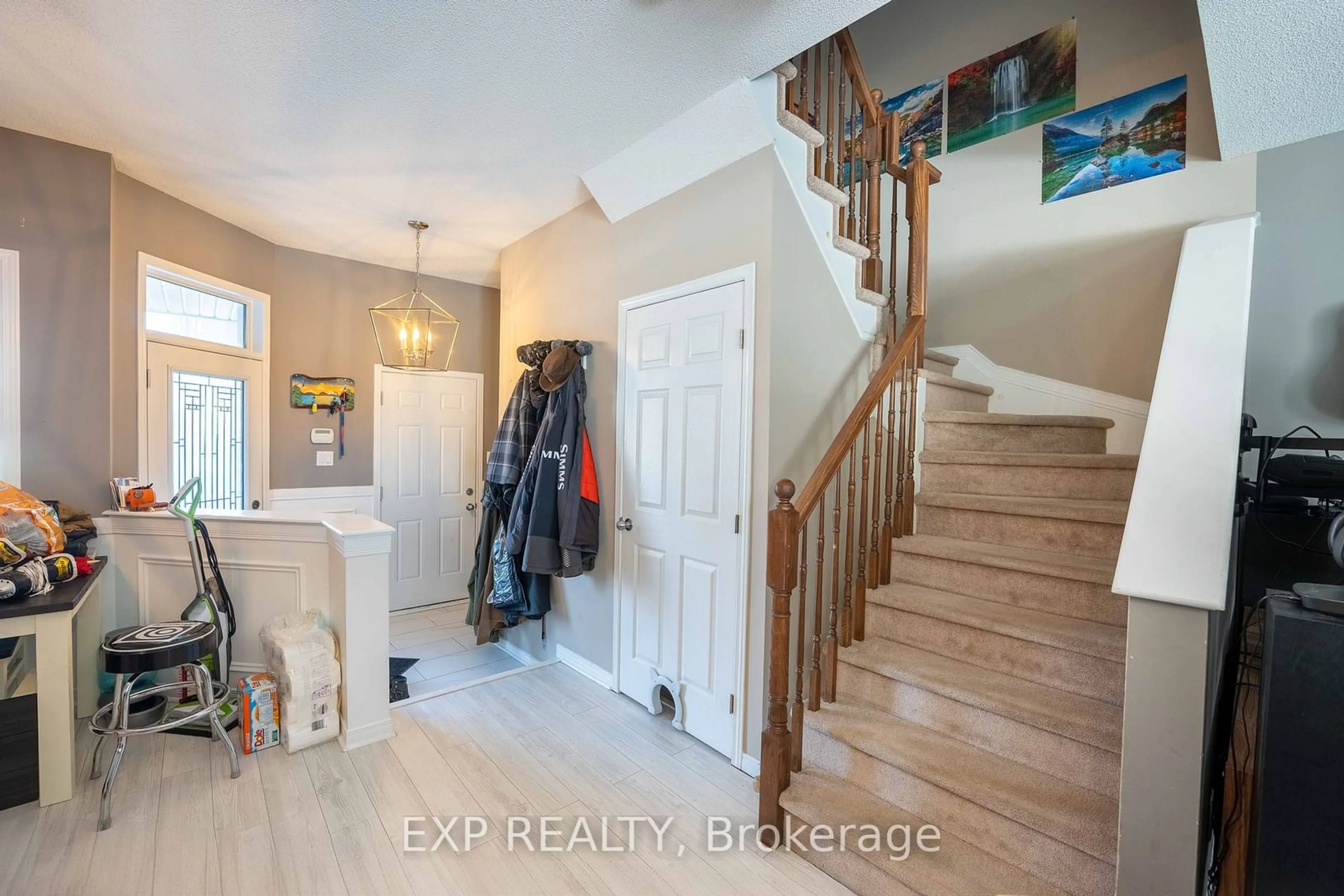 Indoor entryway for 108 DAHLIA St, Clarence-Rockland Ontario K4K 0G1