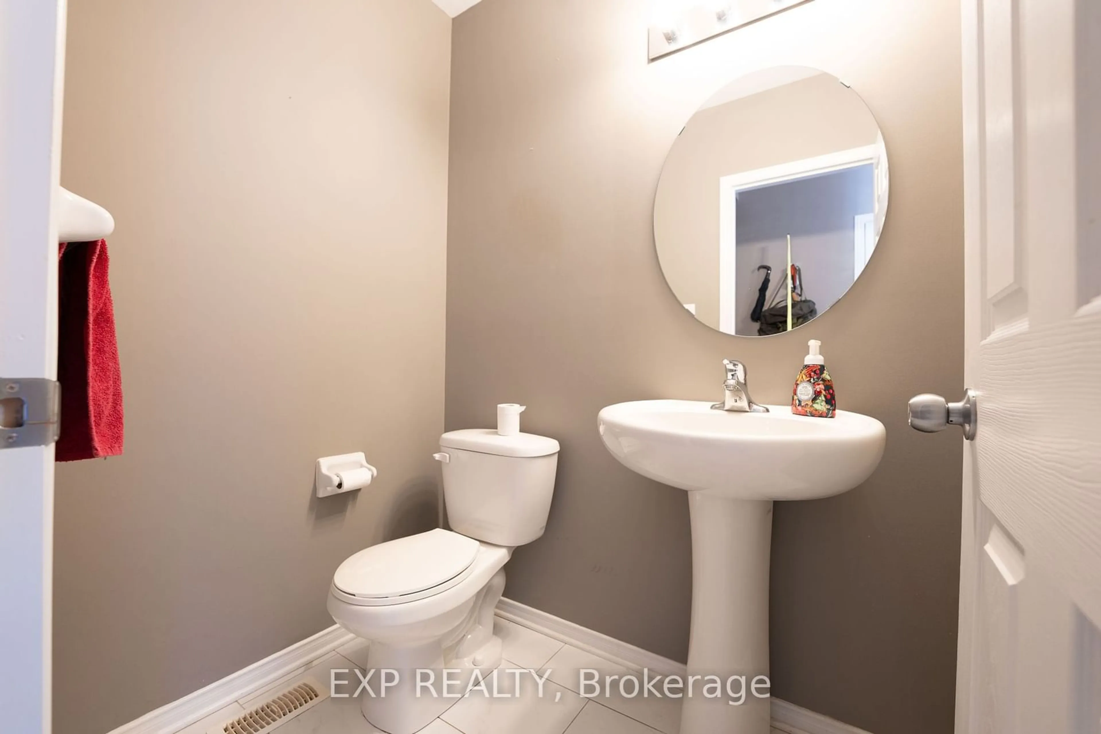 Standard bathroom, ceramic/tile floor for 108 DAHLIA St, Clarence-Rockland Ontario K4K 0G1