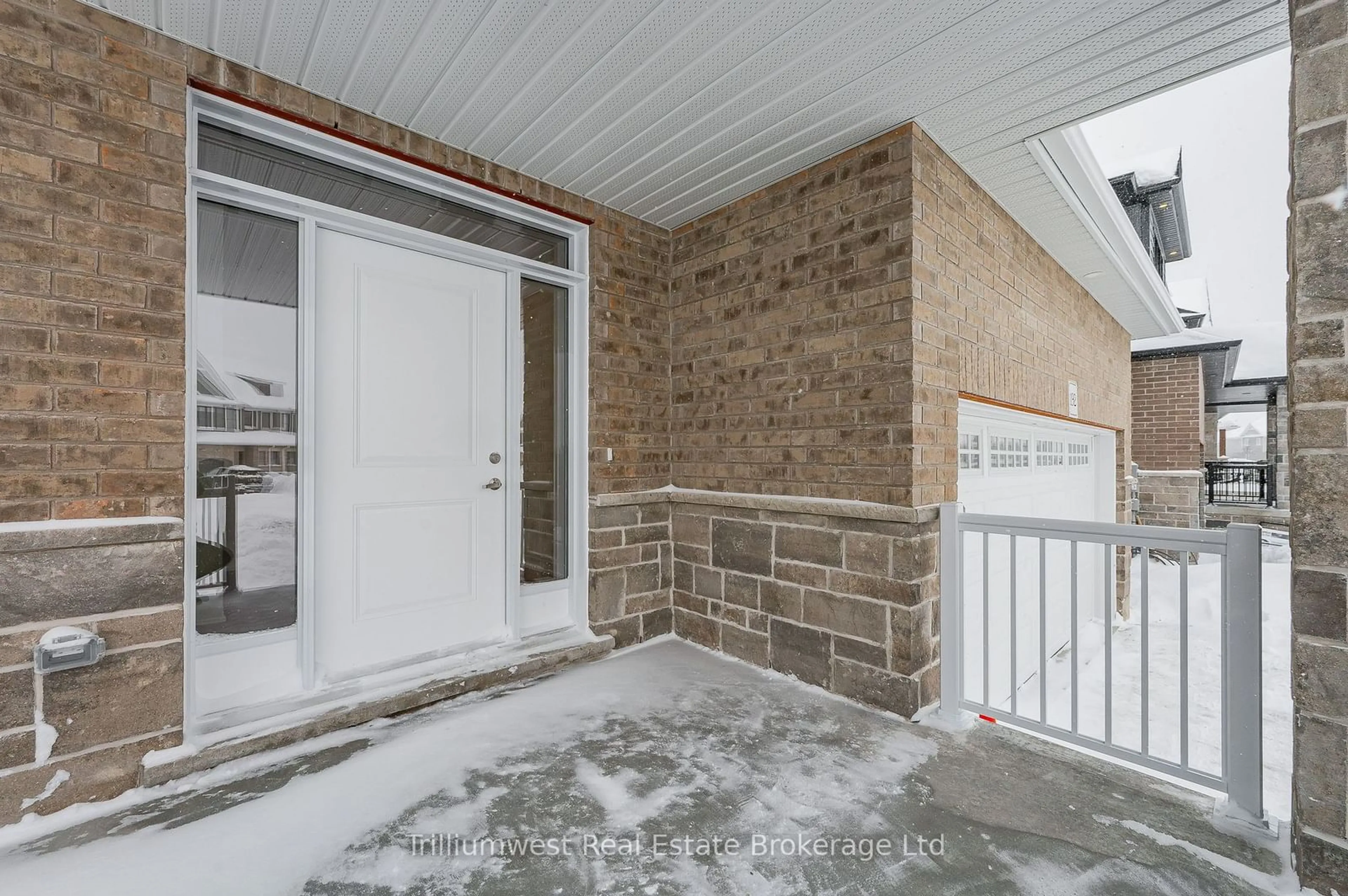 Indoor entryway for 192 Haylock Ave, Centre Wellington Ontario N0B 2S0