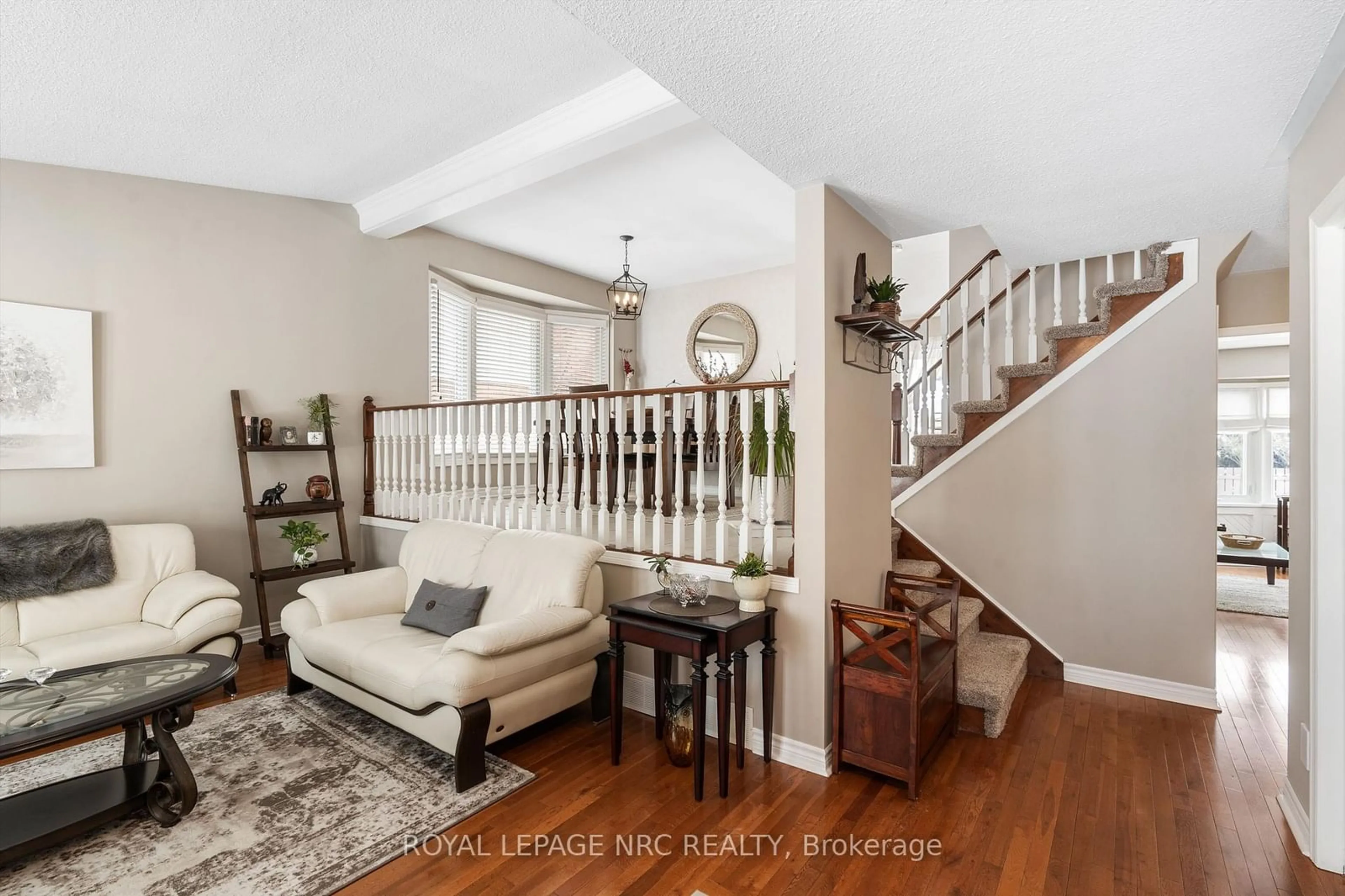 Indoor entryway for 39 Cole Farm Blvd, St. Catharines Ontario L2N 7E2