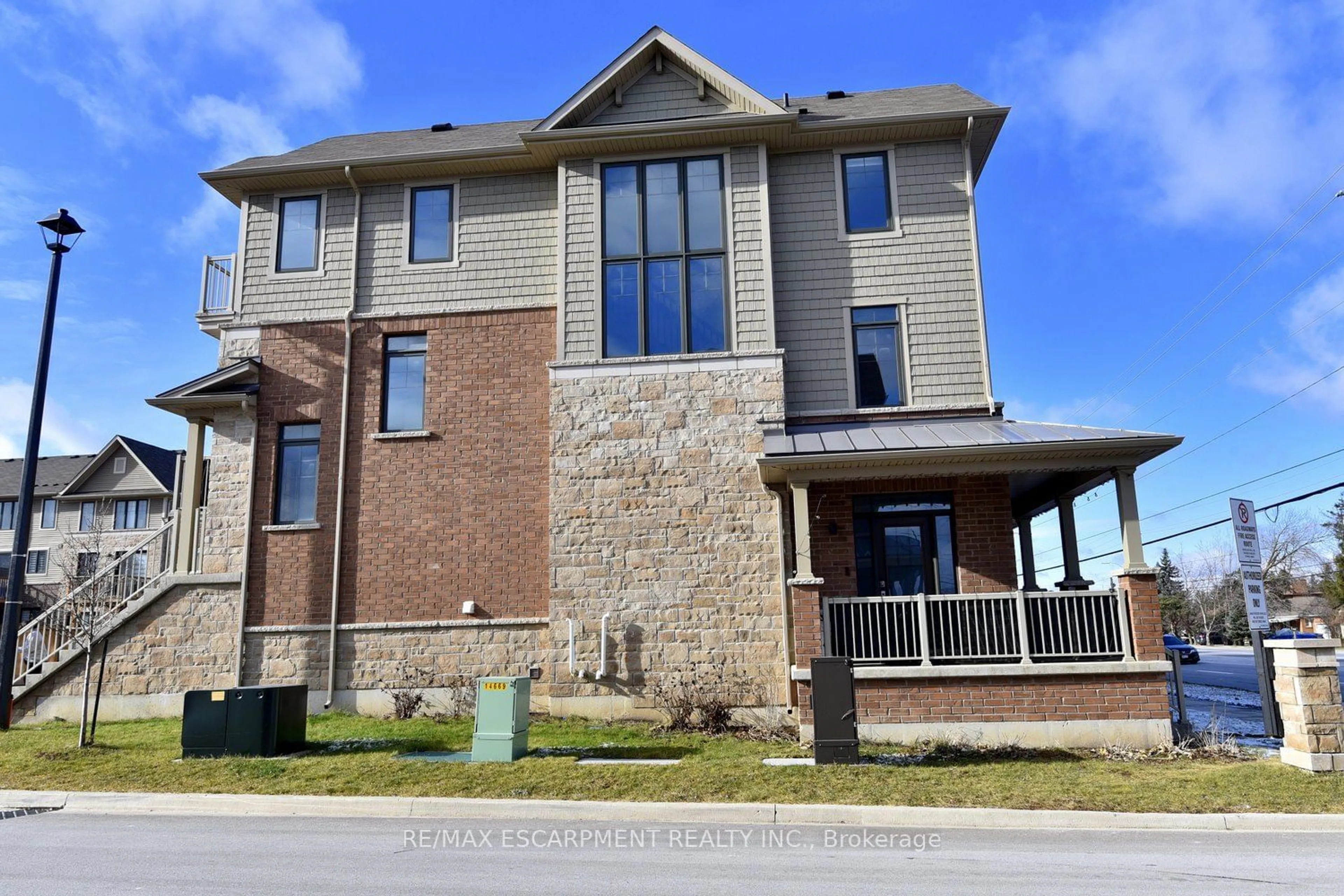 Home with brick exterior material, building for 1890 Rymal Rd #123, Hamilton Ontario L0R 1P0