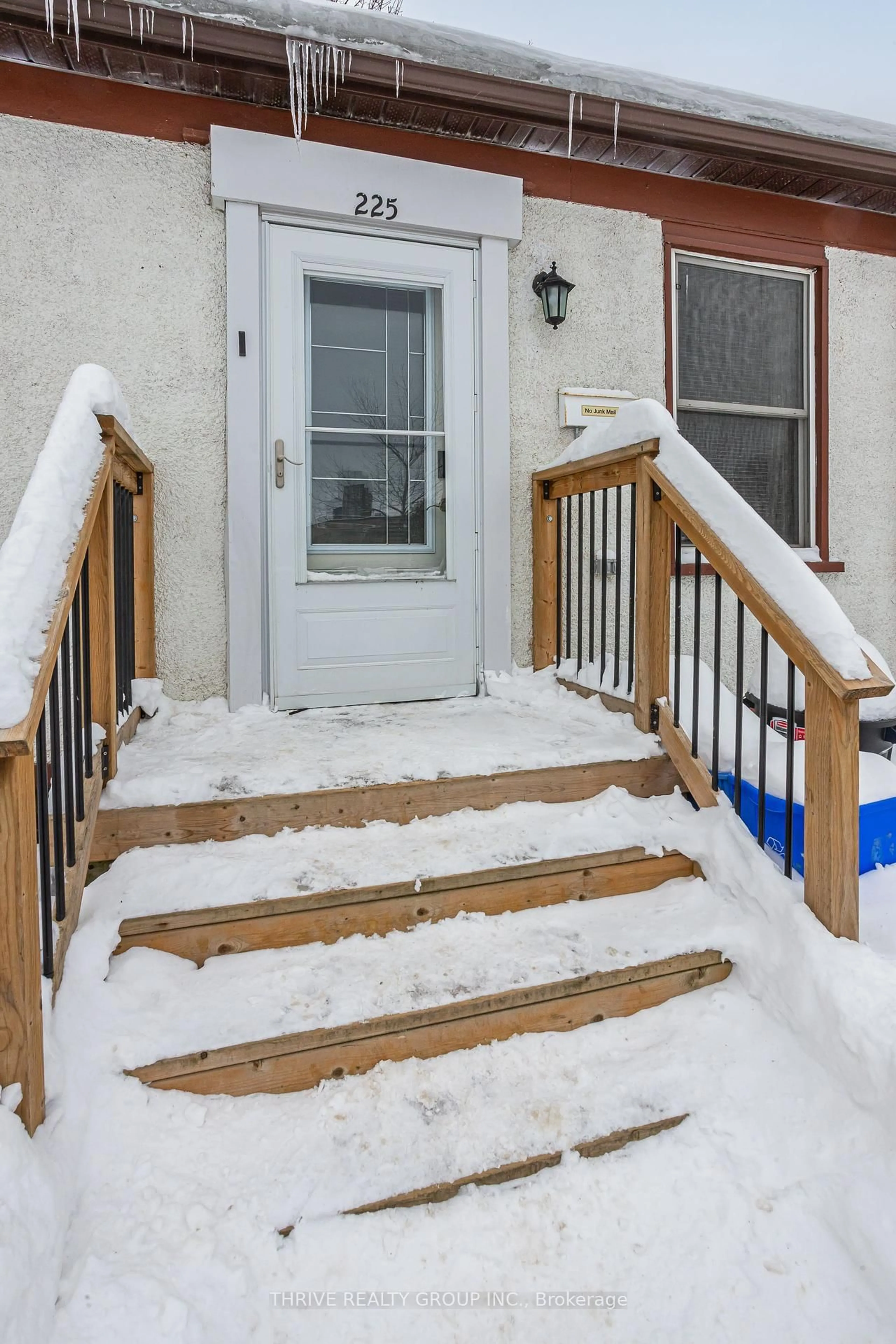 Stairs for 225 Simcoe St, London Ontario N6B 1J3