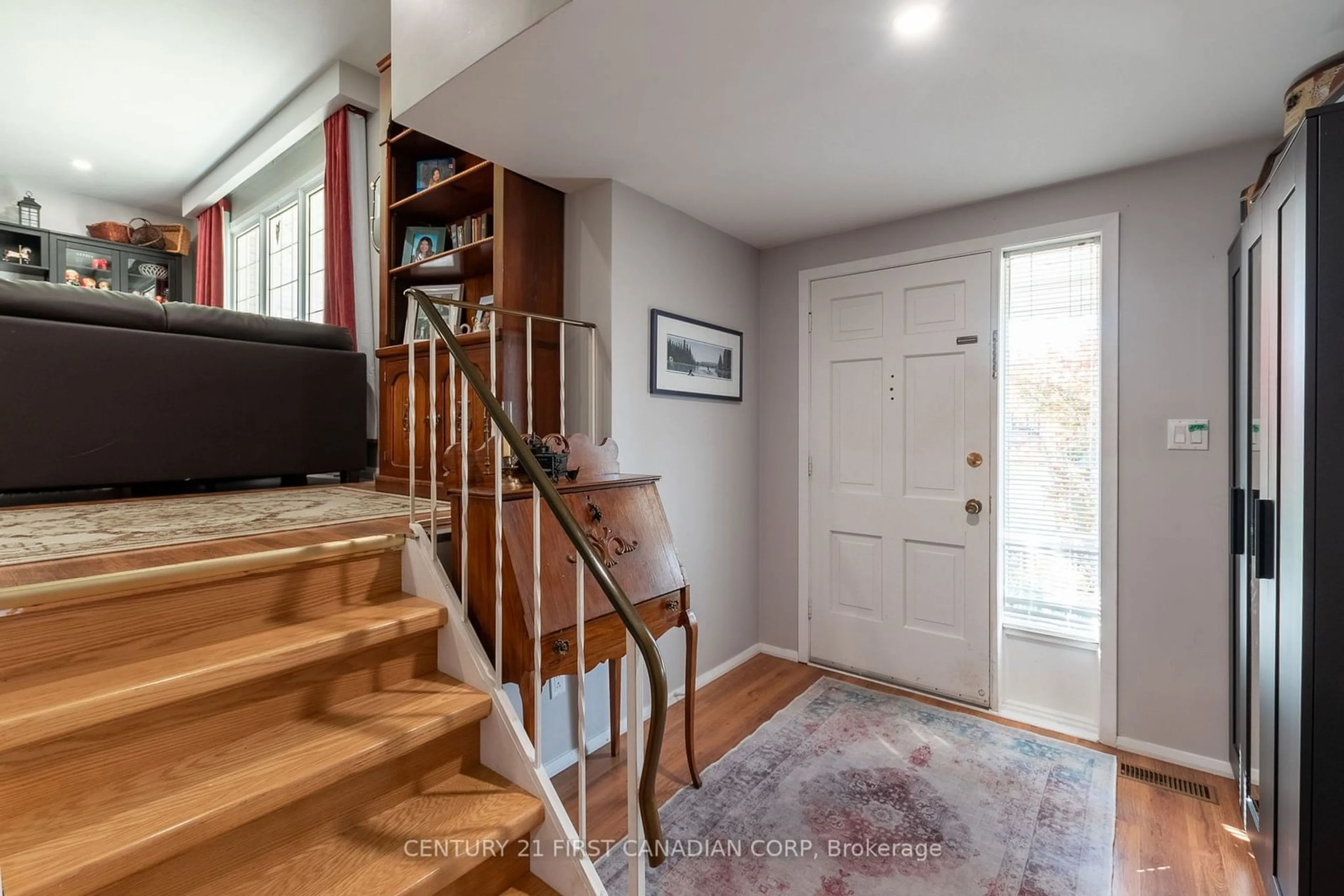 Indoor entryway for 53 Dunwich Dr, St. Thomas Ontario N5R 4T7