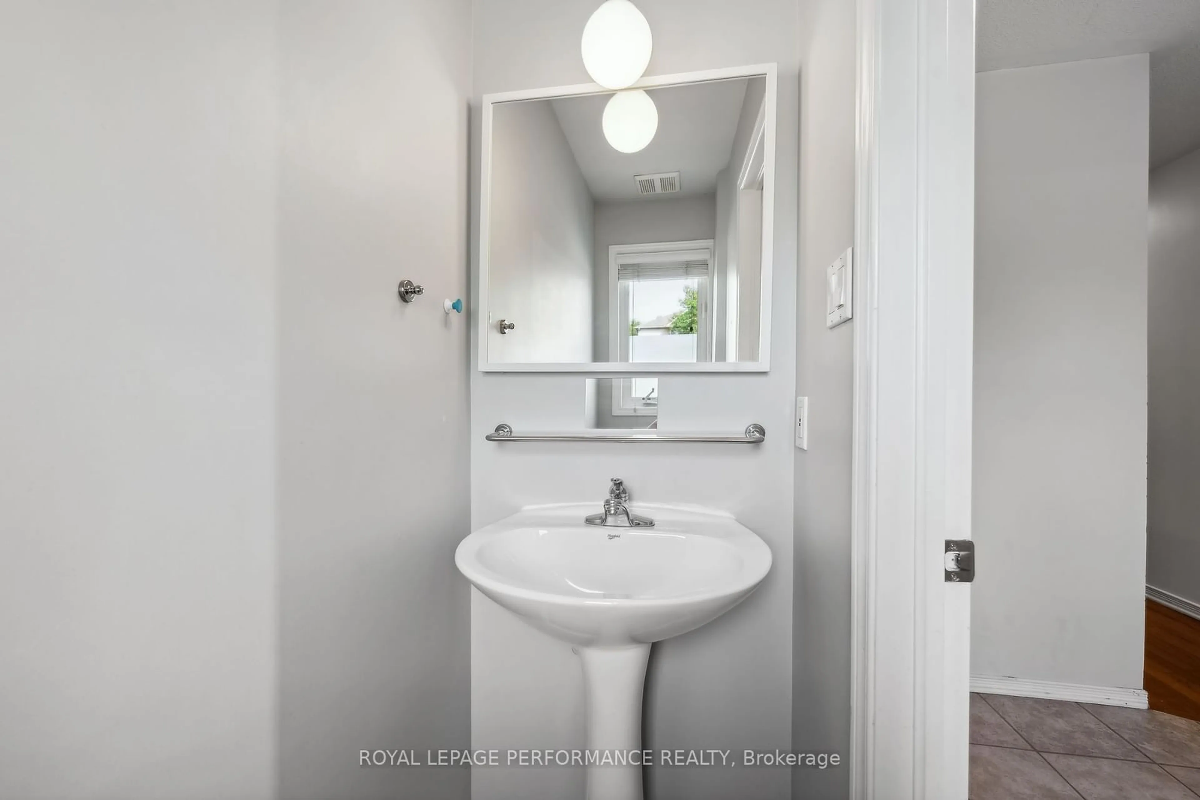 Standard bathroom, unknown for 75 Strathaven Pvt, Cyrville - Carson Grove - Pineview Ontario K1J 1K7