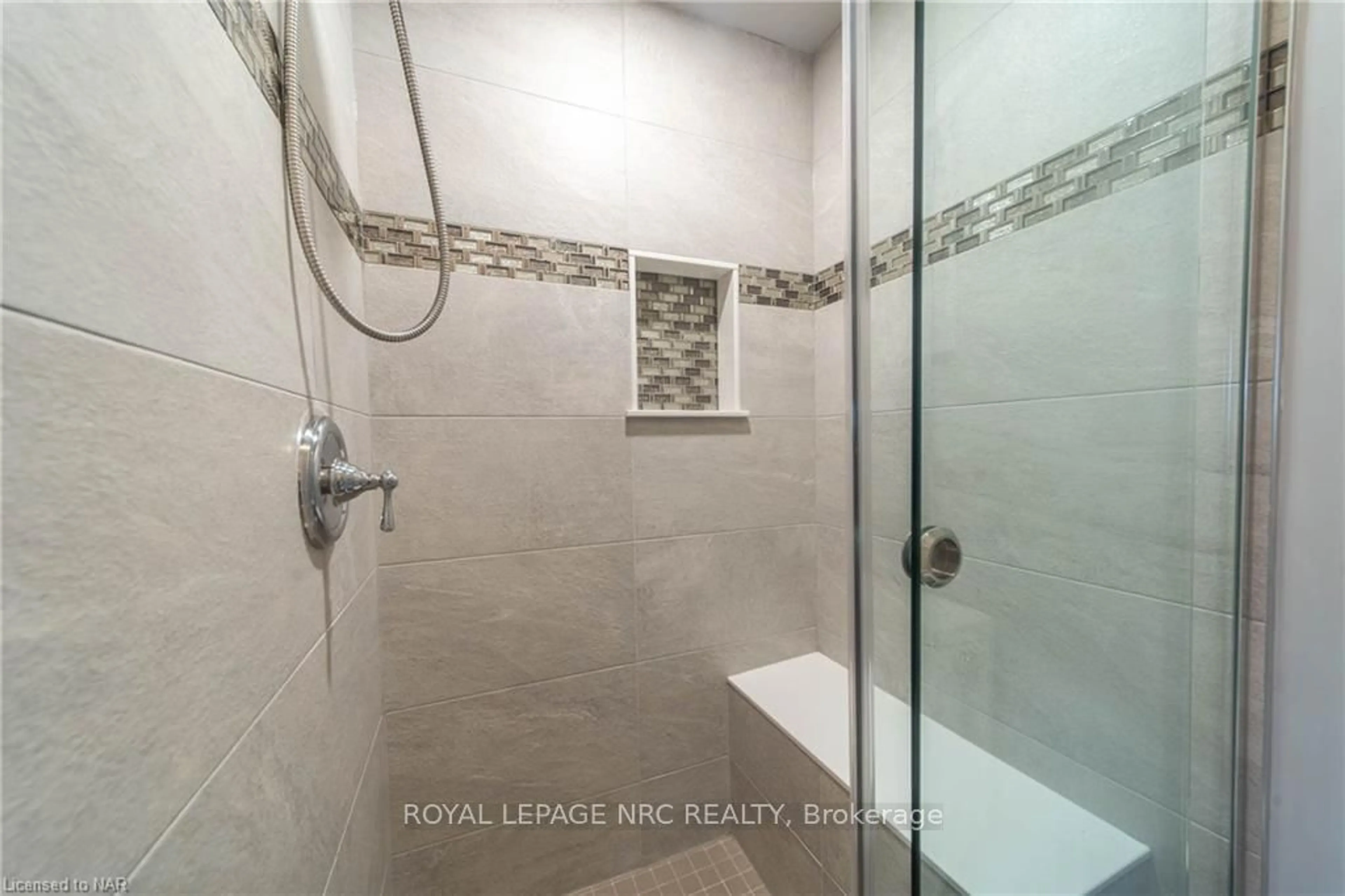 Contemporary bathroom, ceramic/tile floor for 9440 EAGLE RIDGE Dr #39, Niagara Falls Ontario L2H 0G6