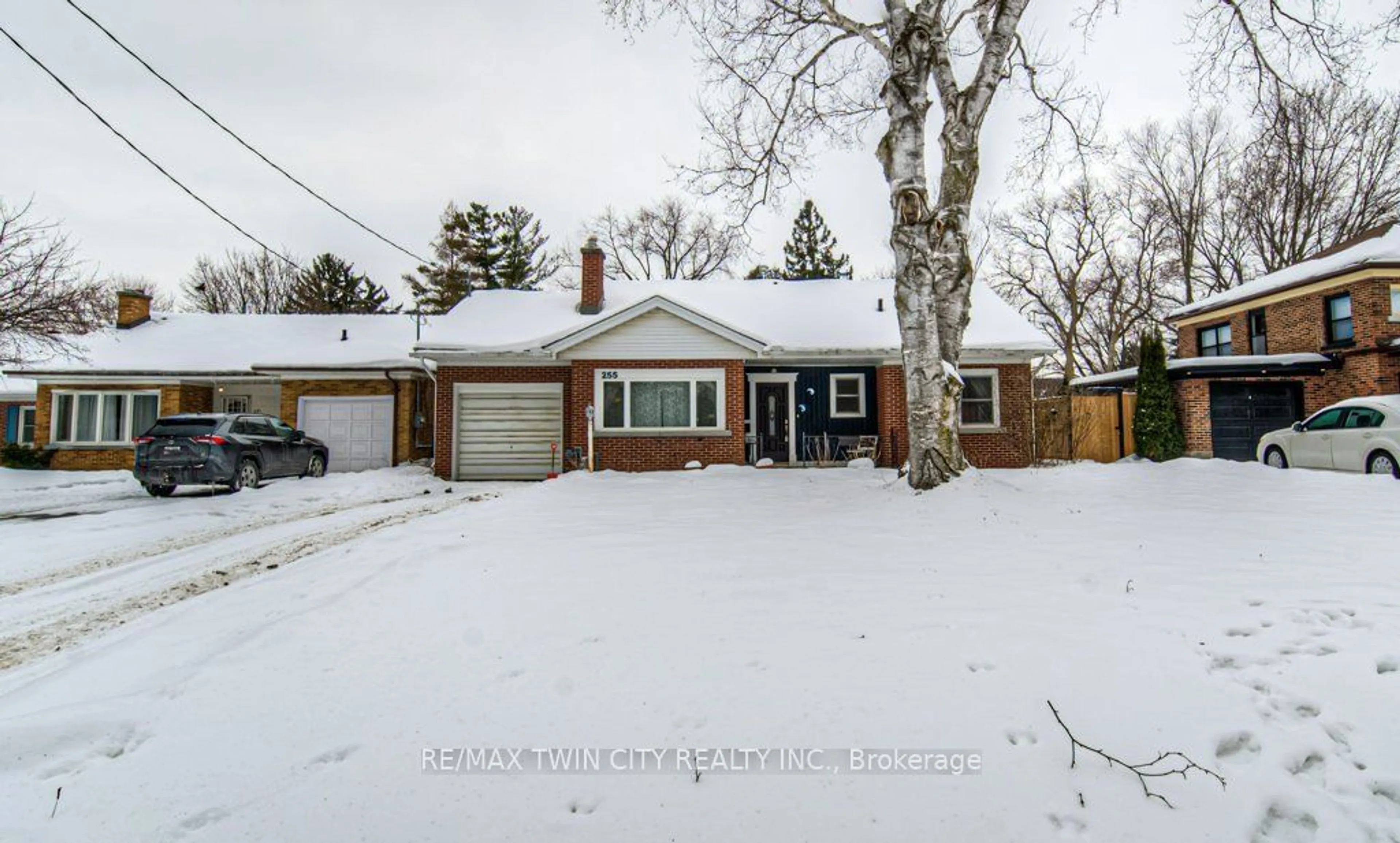 A pic from outside/outdoor area/front of a property/back of a property/a pic from drone, street for 255 Bedford Rd, Kitchener Ontario N2G 3A7