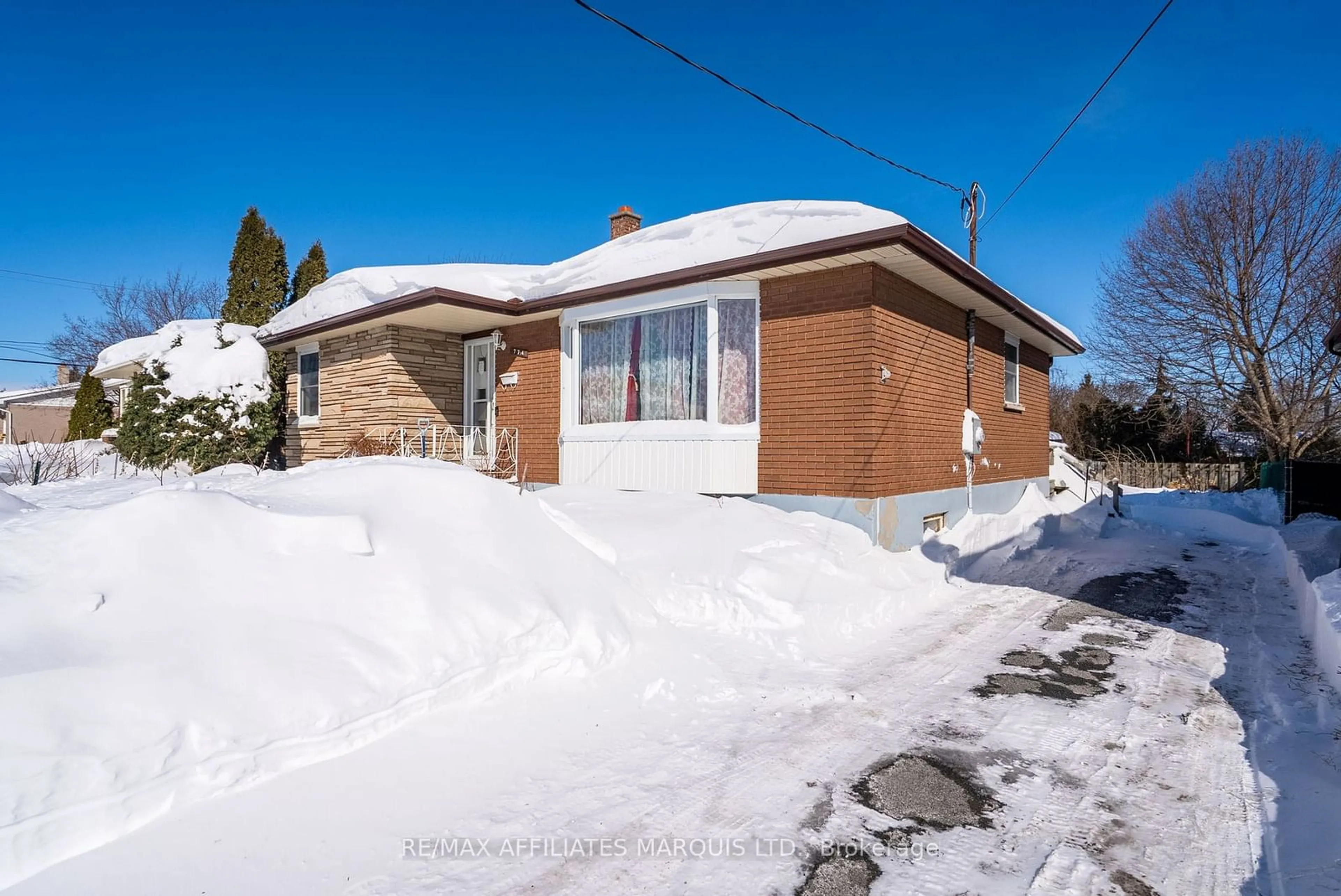 A pic from outside/outdoor area/front of a property/back of a property/a pic from drone, street for 774 Guy St, Cornwall Ontario K6H 4W3