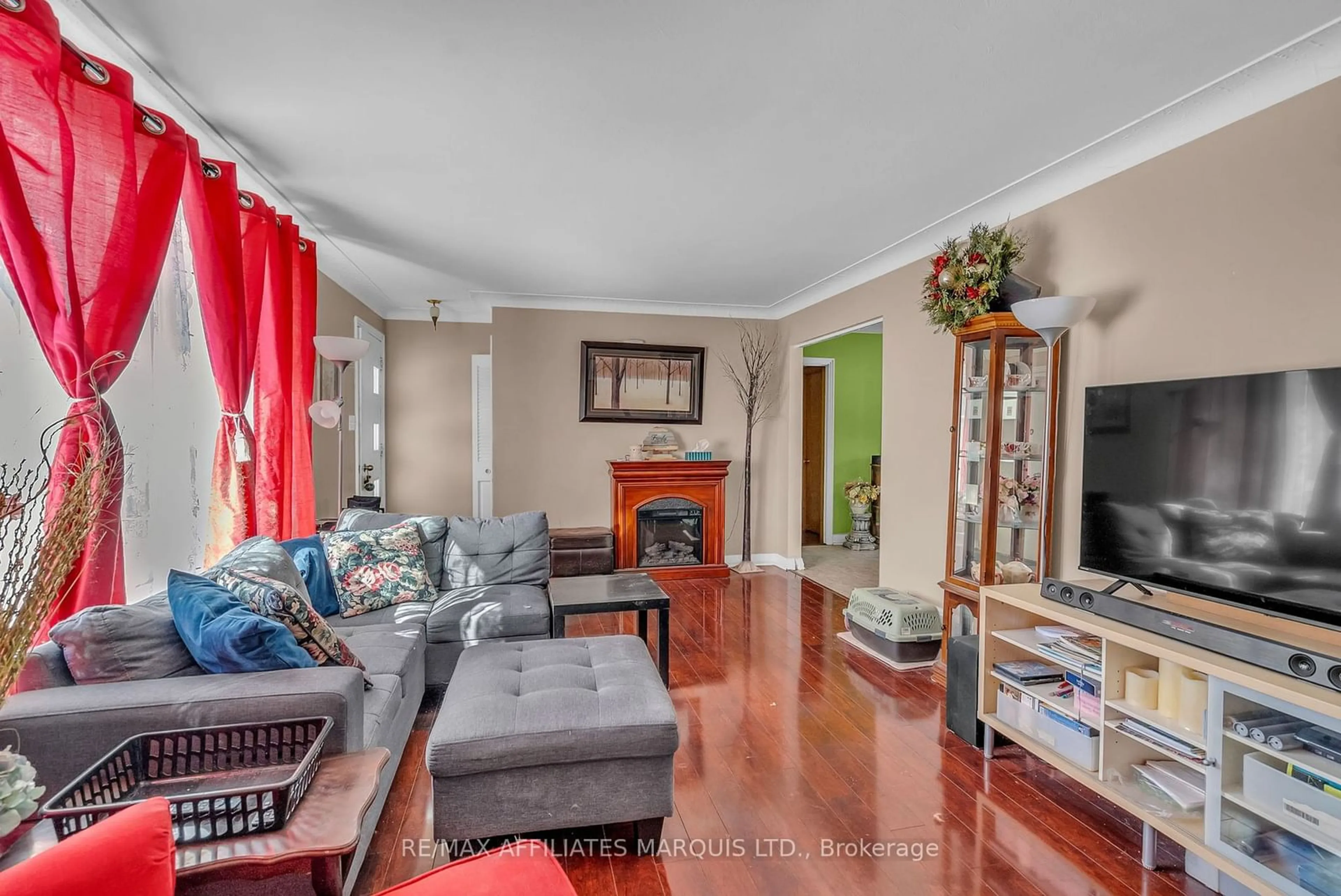 Living room with furniture, unknown for 774 Guy St, Cornwall Ontario K6H 4W3