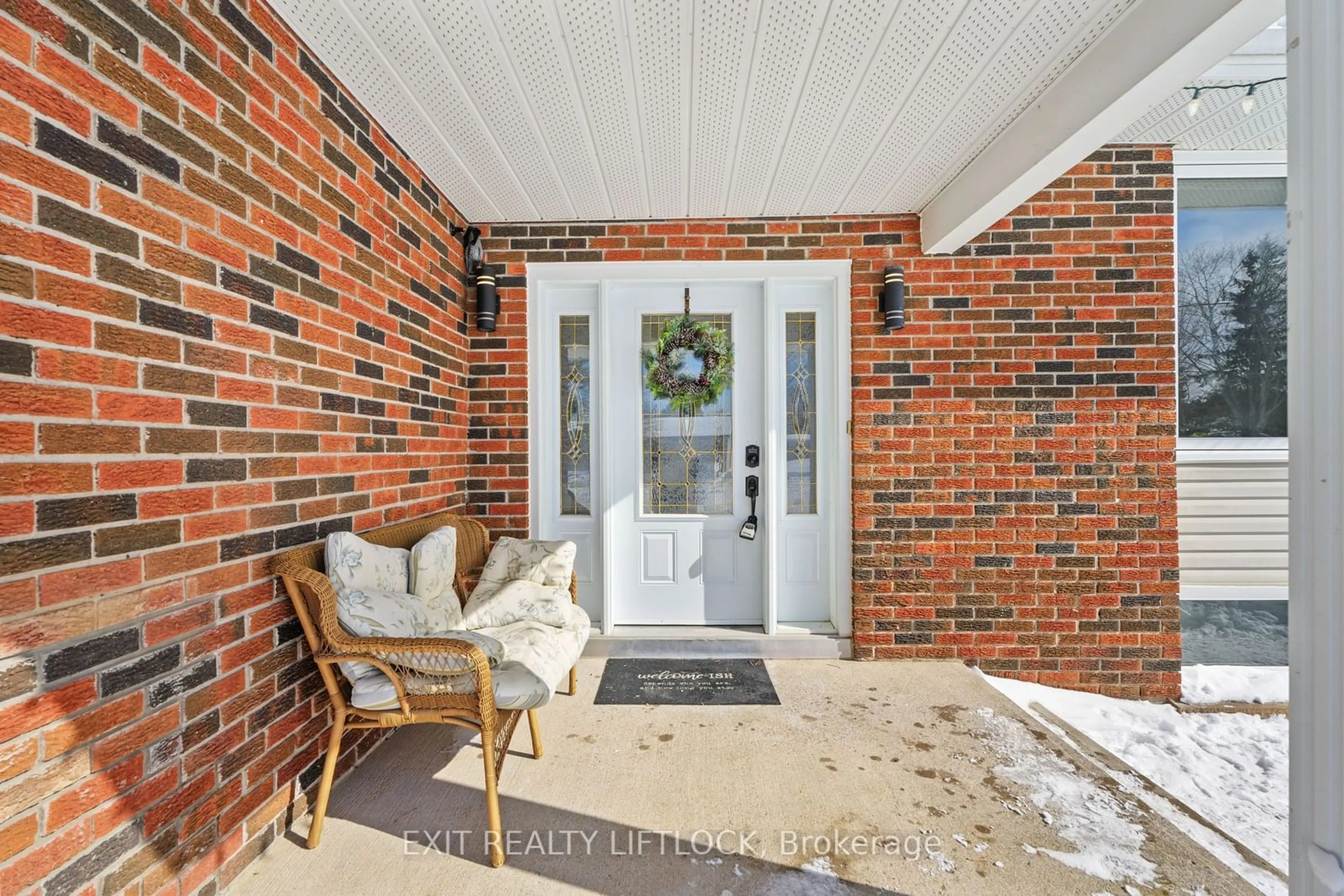 Indoor entryway for 261 Carolyn Ave, Smith-Ennismore-Lakefield Ontario K9J 6X4