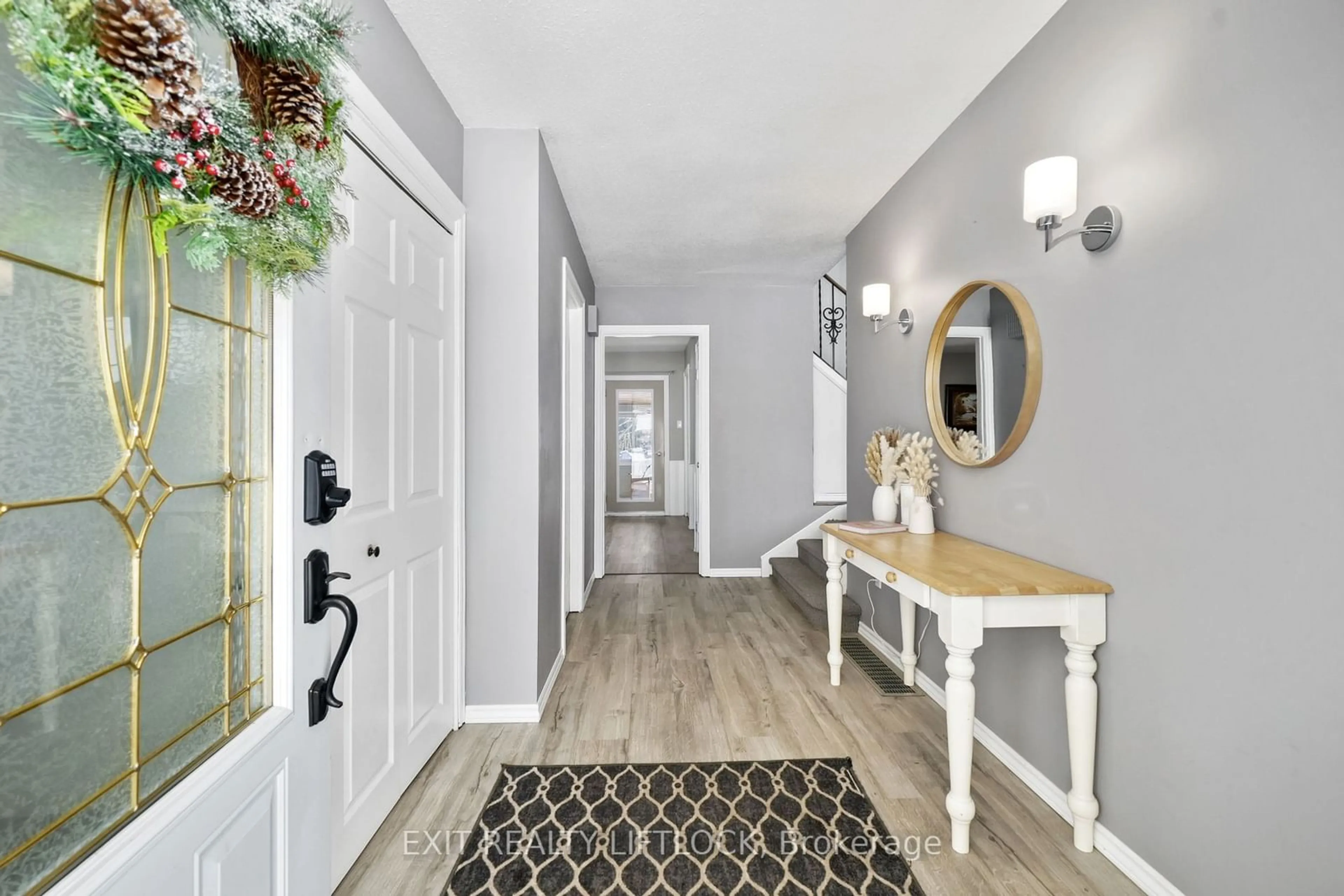 Indoor entryway for 261 Carolyn Ave, Smith-Ennismore-Lakefield Ontario K9J 6X4