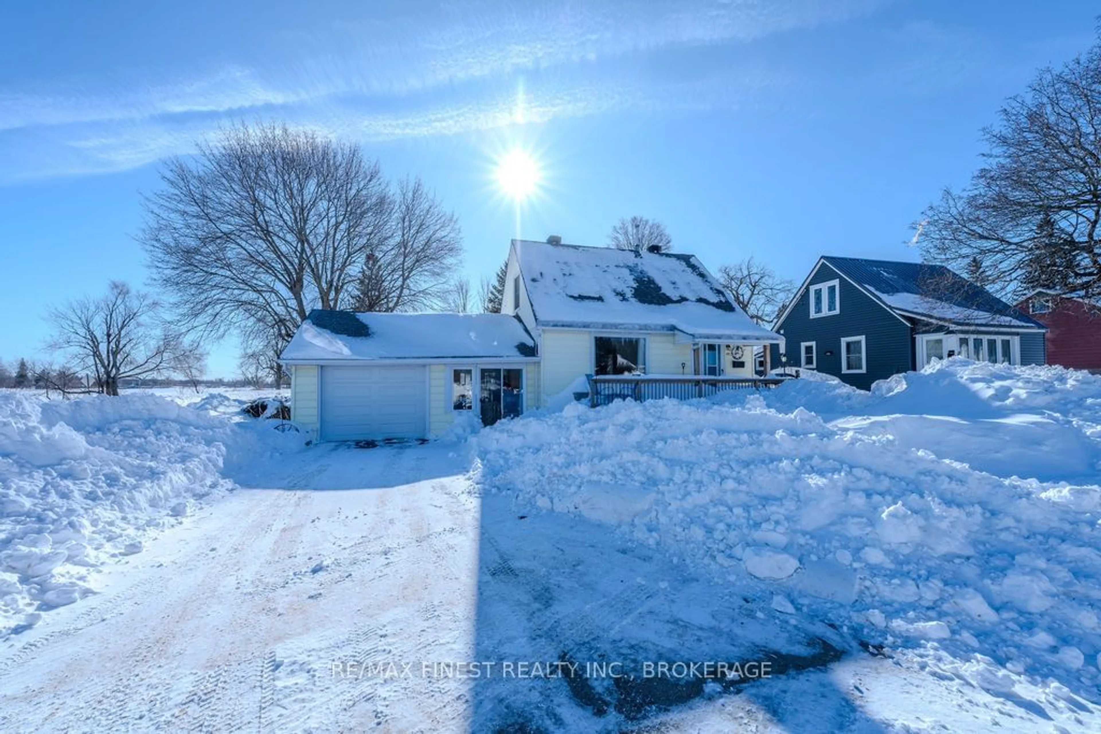 A pic from outside/outdoor area/front of a property/back of a property/a pic from drone, street for 49 Beech Cres, Smiths Falls Ontario K7A 3V7