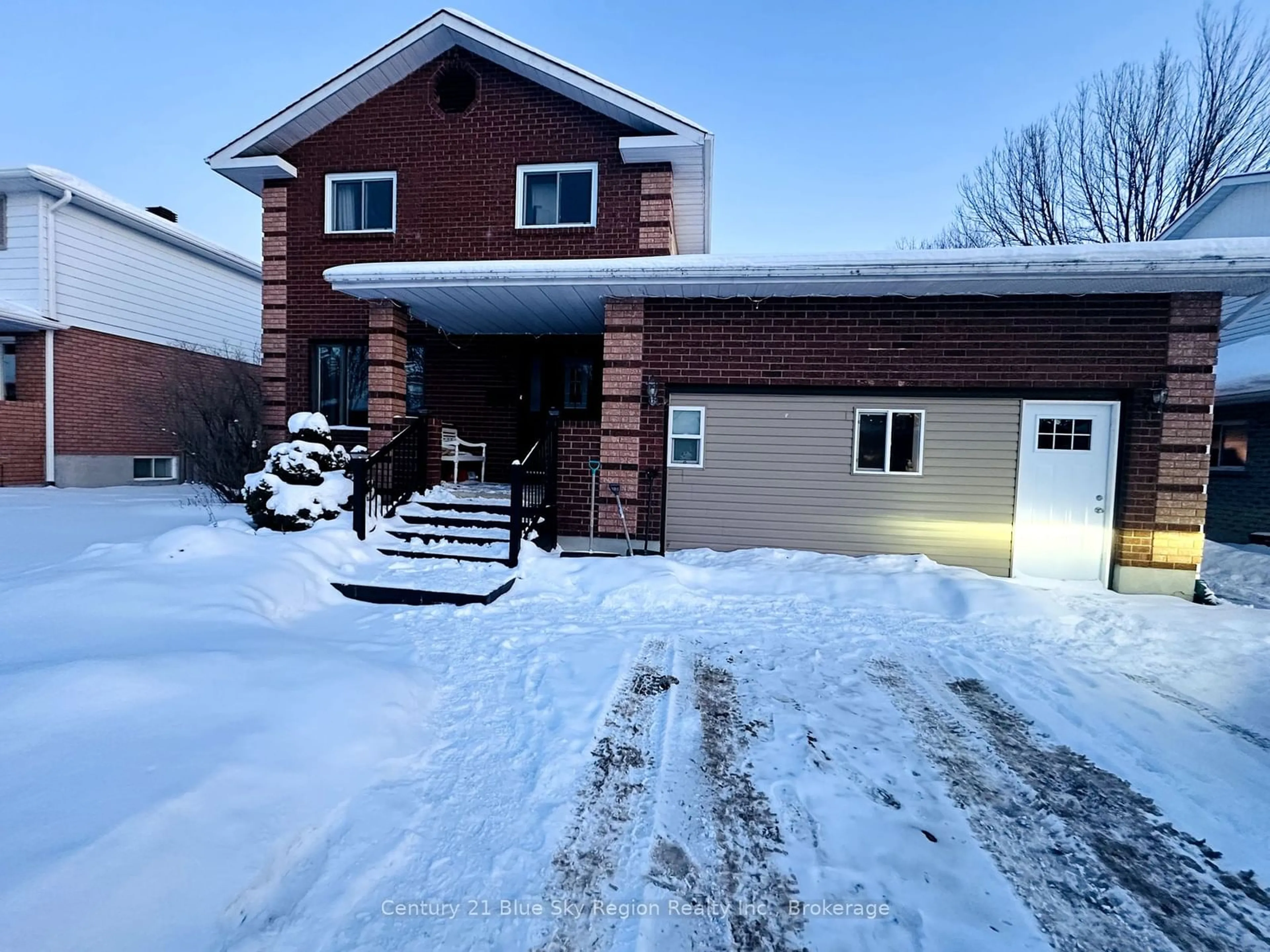 A pic from outside/outdoor area/front of a property/back of a property/a pic from drone, street for 79 Labreche Dr, North Bay Ontario P1A 3R6