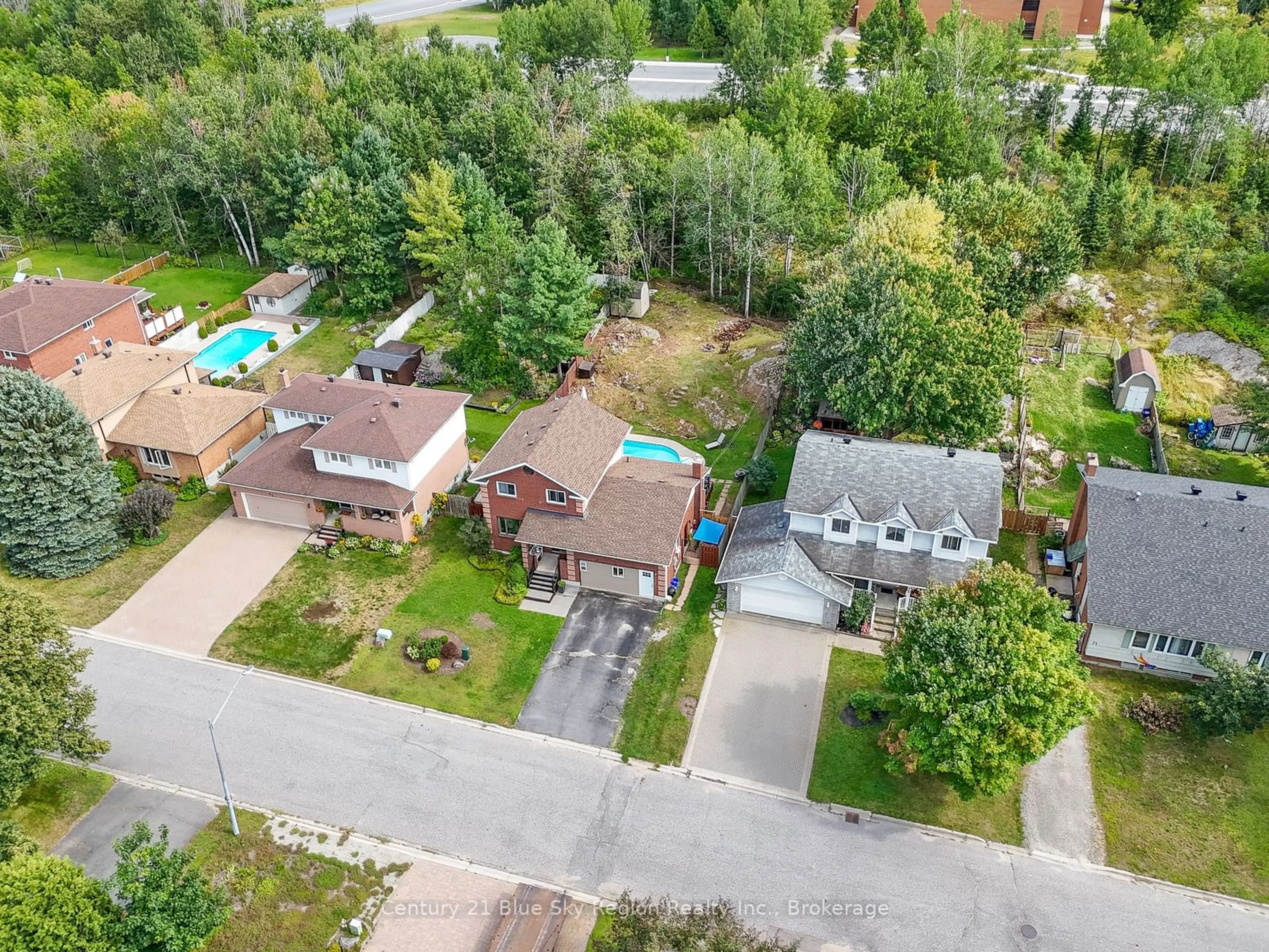 A pic from outside/outdoor area/front of a property/back of a property/a pic from drone, street for 79 Labreche Dr, North Bay Ontario P1A 3R6