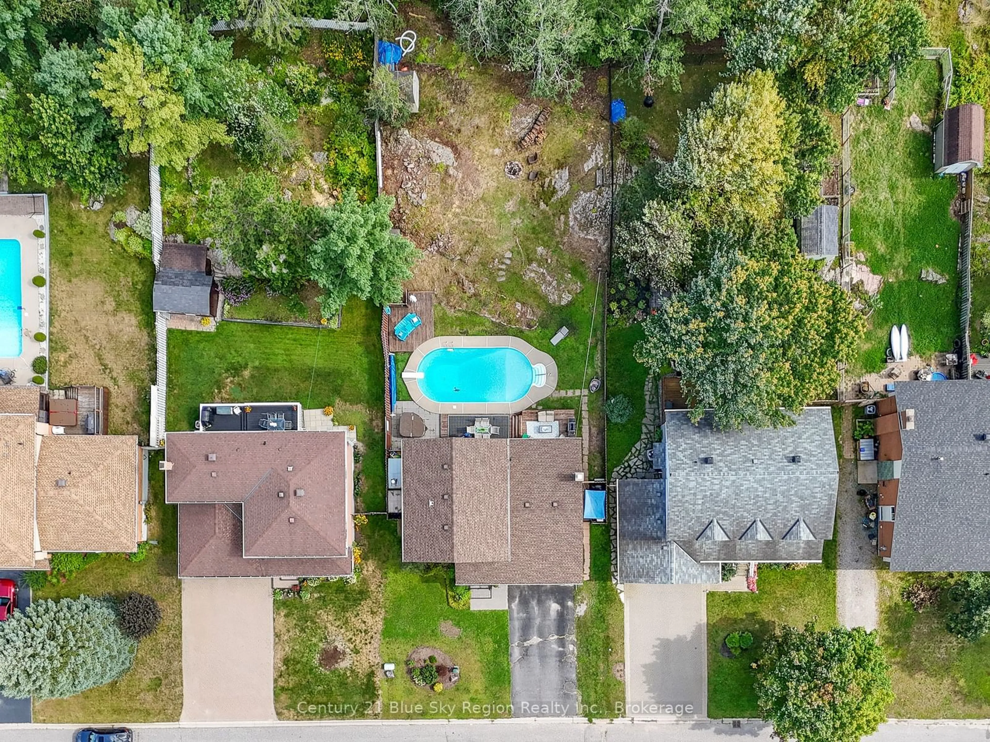 A pic from outside/outdoor area/front of a property/back of a property/a pic from drone, street for 79 Labreche Dr, North Bay Ontario P1A 3R6