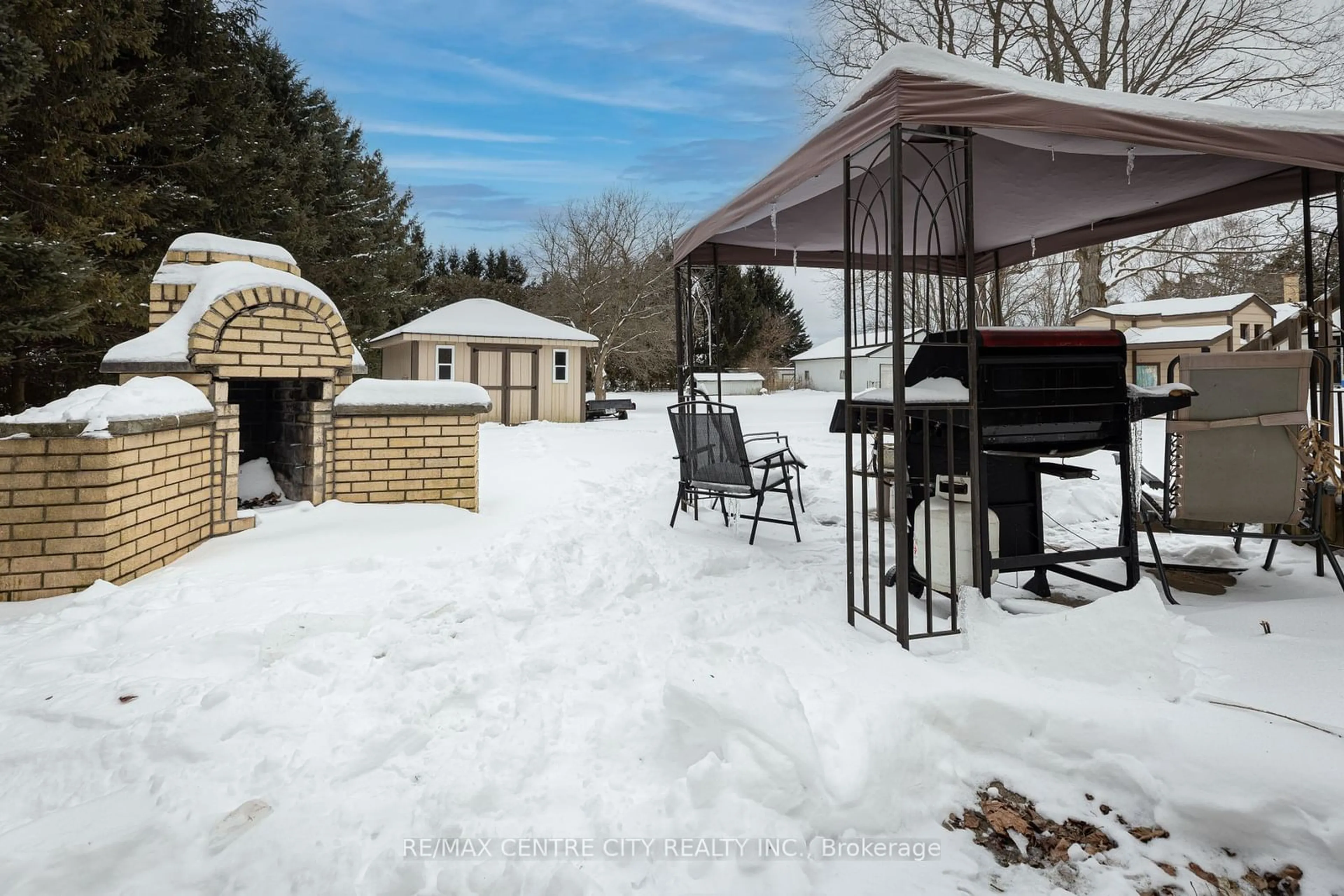 Patio, street for 51303 Calton Line, Malahide Ontario N5H 2R5