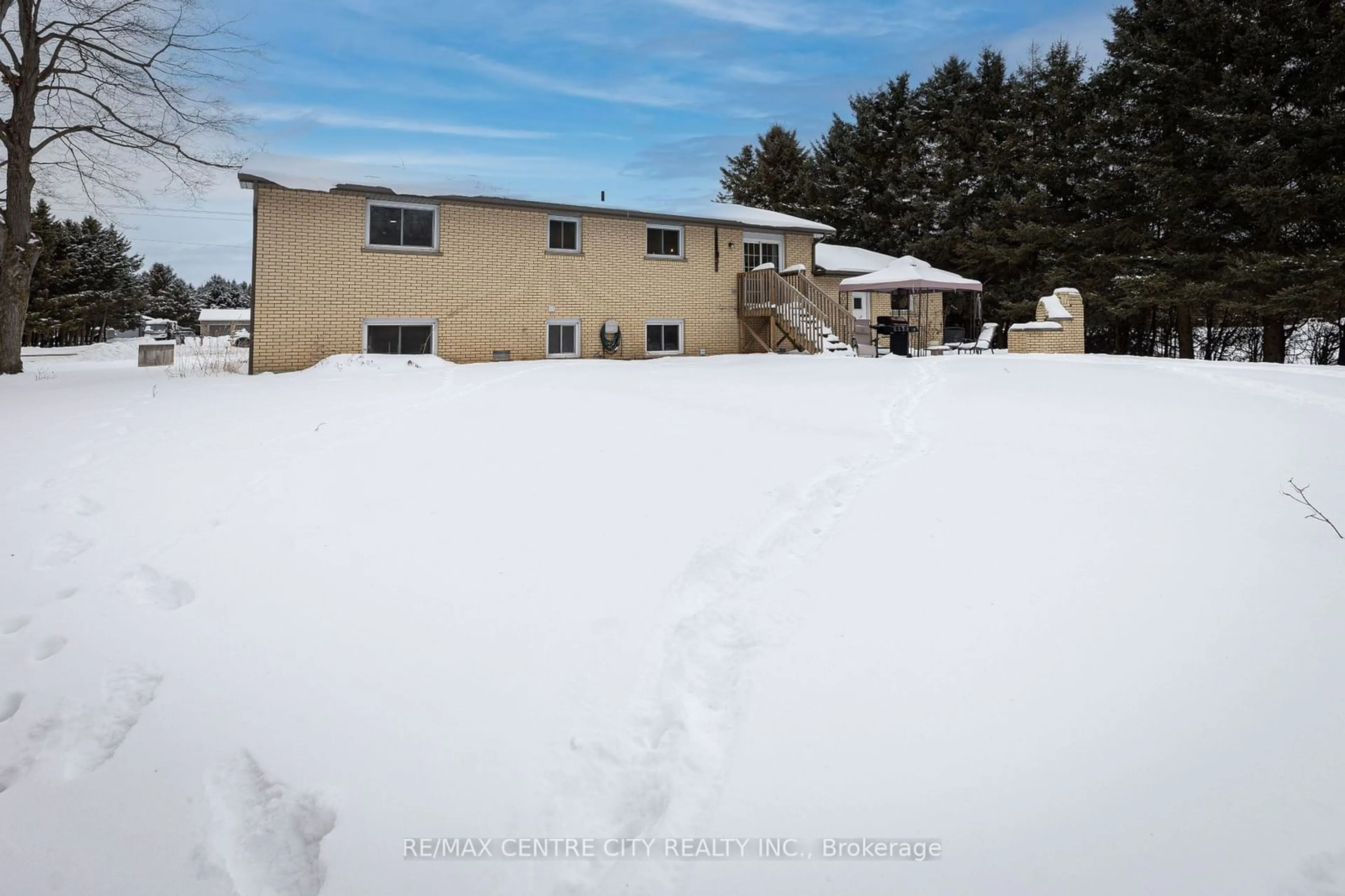 A pic from outside/outdoor area/front of a property/back of a property/a pic from drone, building for 51303 Calton Line, Malahide Ontario N5H 2R5