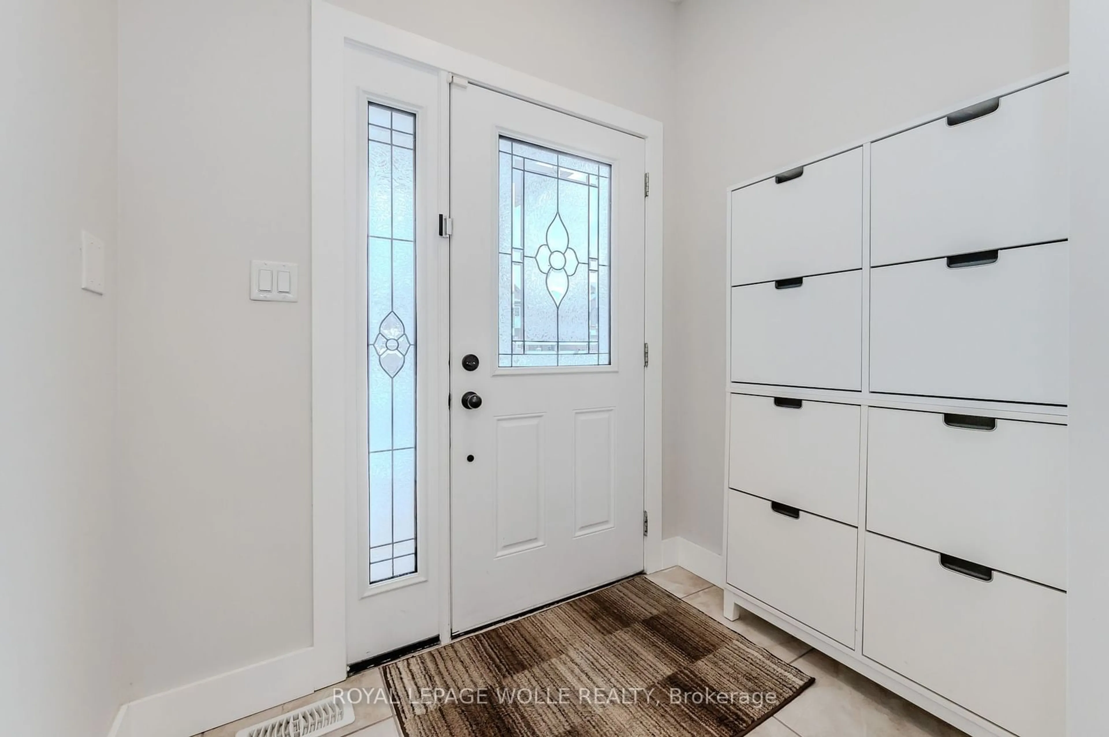 Indoor entryway for 204 Cranbrook St, Kitchener Ontario N2P 0B5