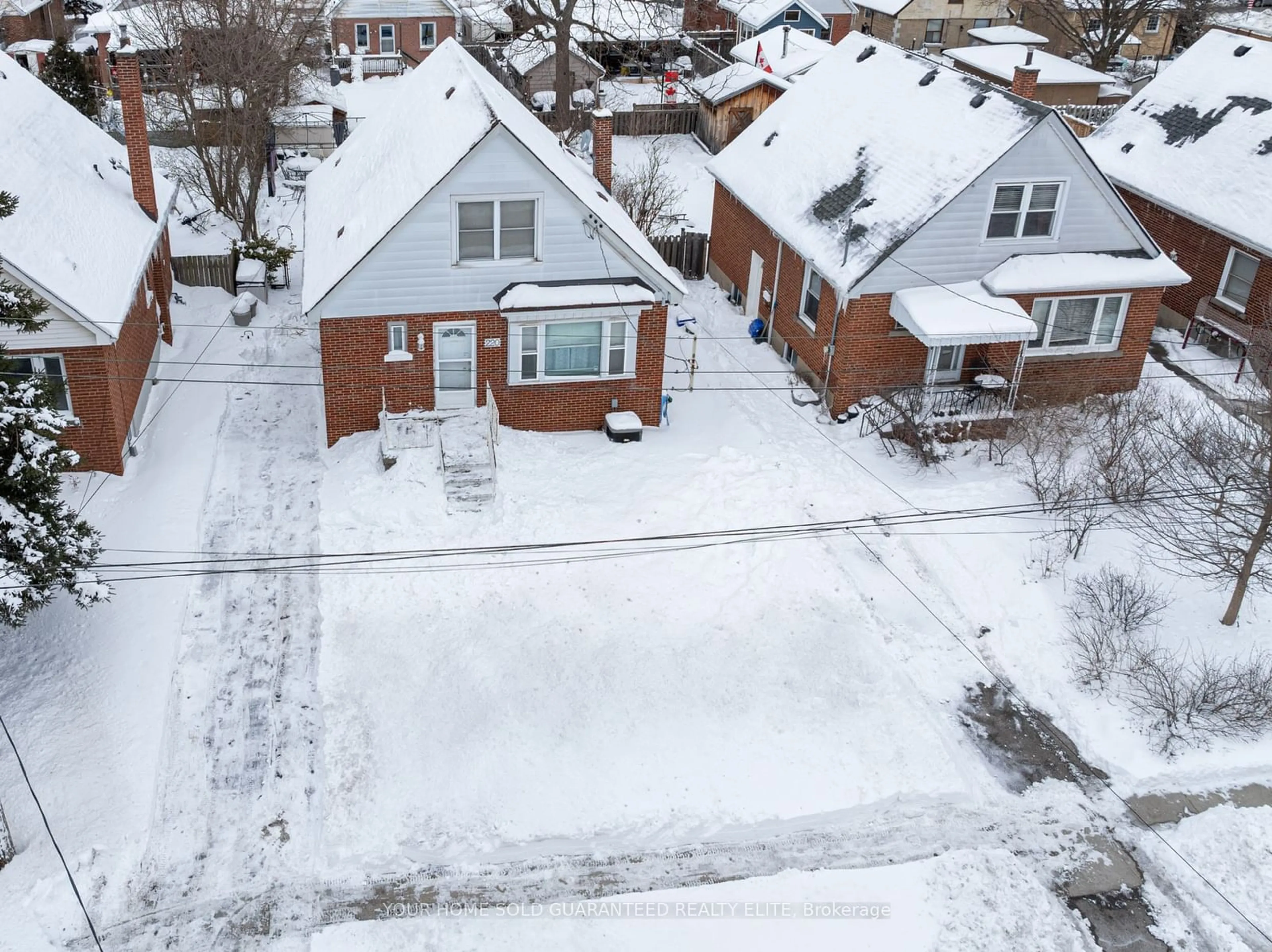 A pic from outside/outdoor area/front of a property/back of a property/a pic from drone, street for 220 Holmesdale Ave, Hamilton Ontario L8K 3M7