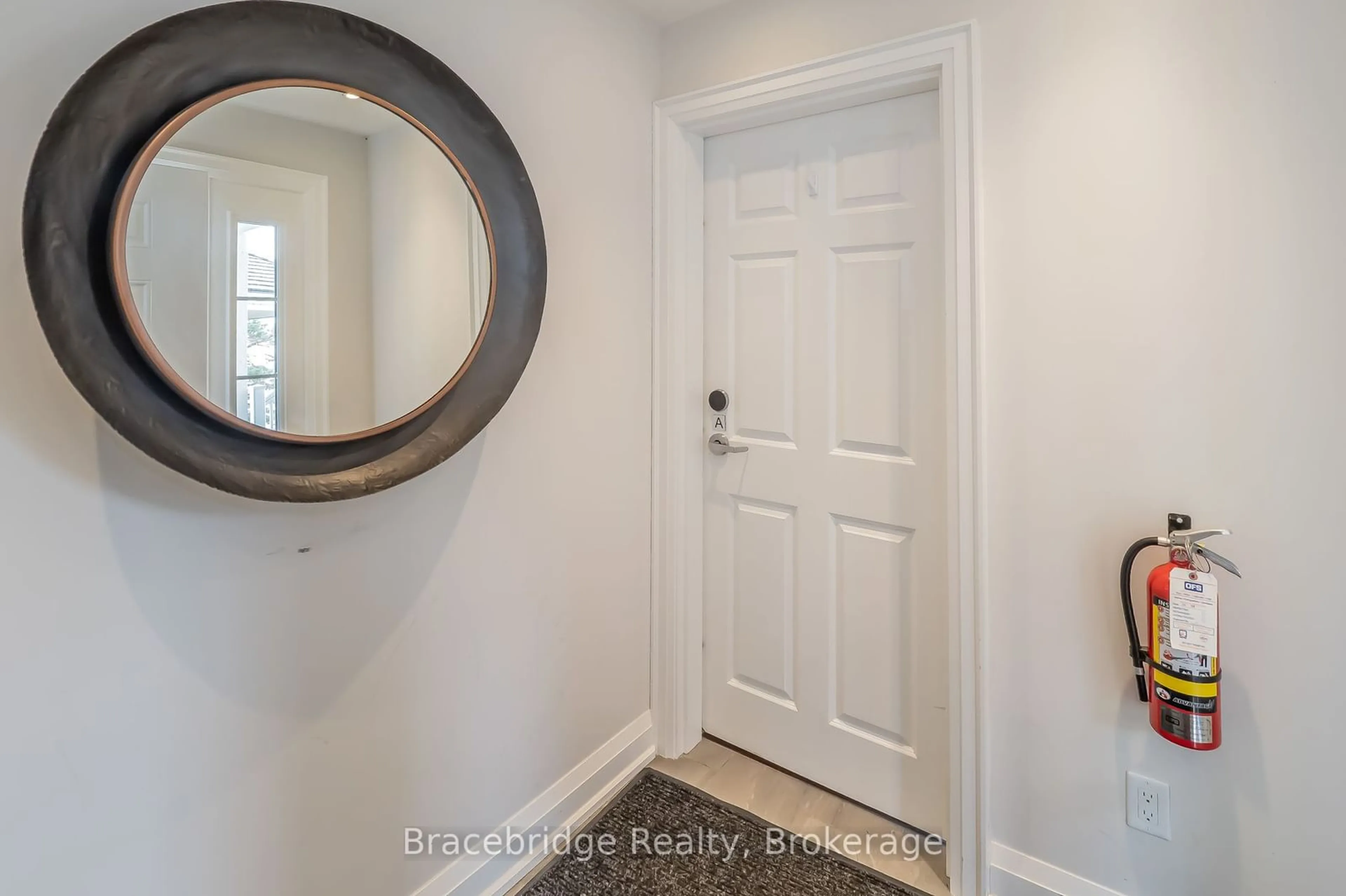 Indoor entryway for 1869 Muskoka Rd 118 High #BTV-W101-A&B, Muskoka Lakes Ontario P1L 1W8