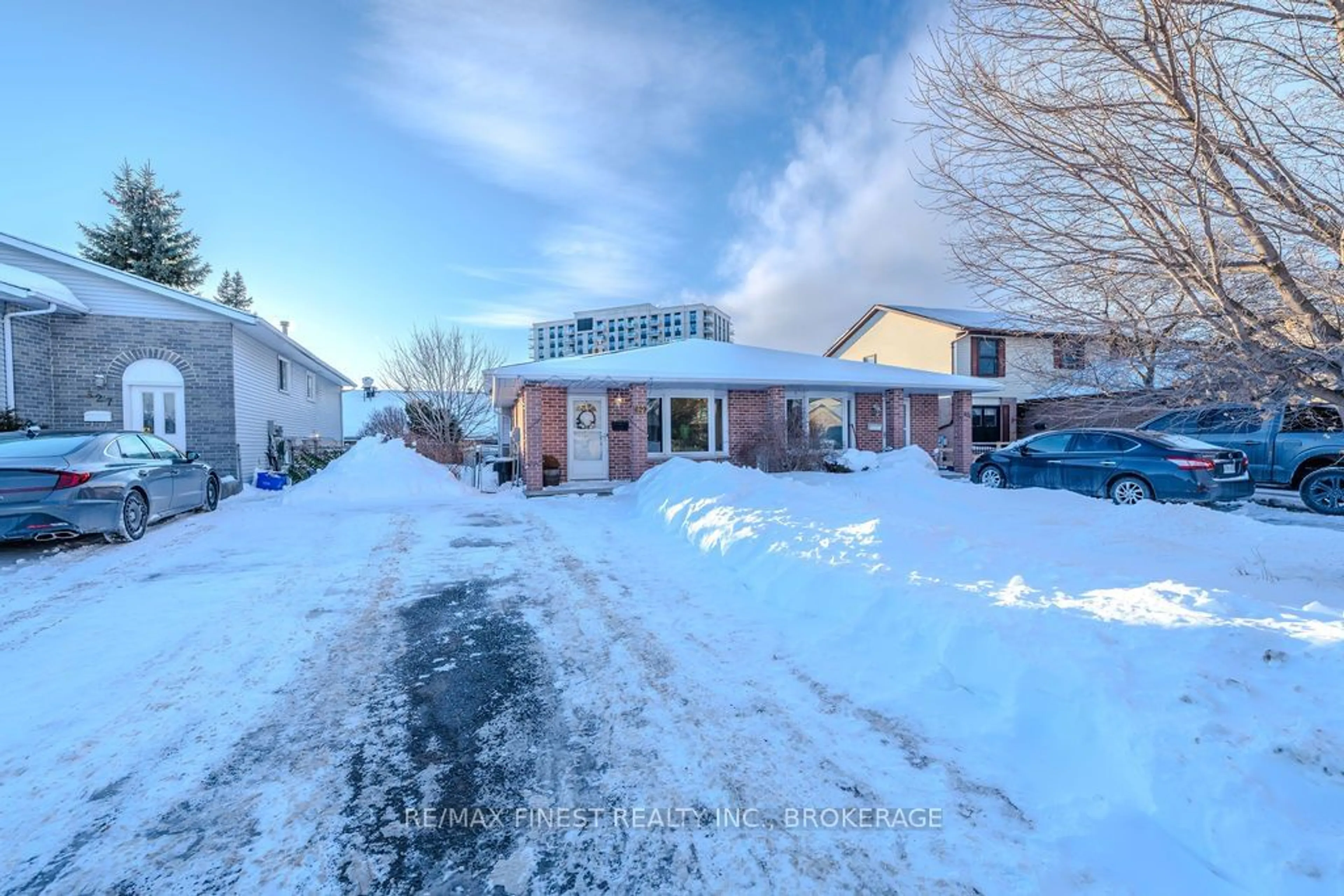 A pic from outside/outdoor area/front of a property/back of a property/a pic from drone, street for 629 Davis Dr, Kingston Ontario K7M 7Y6