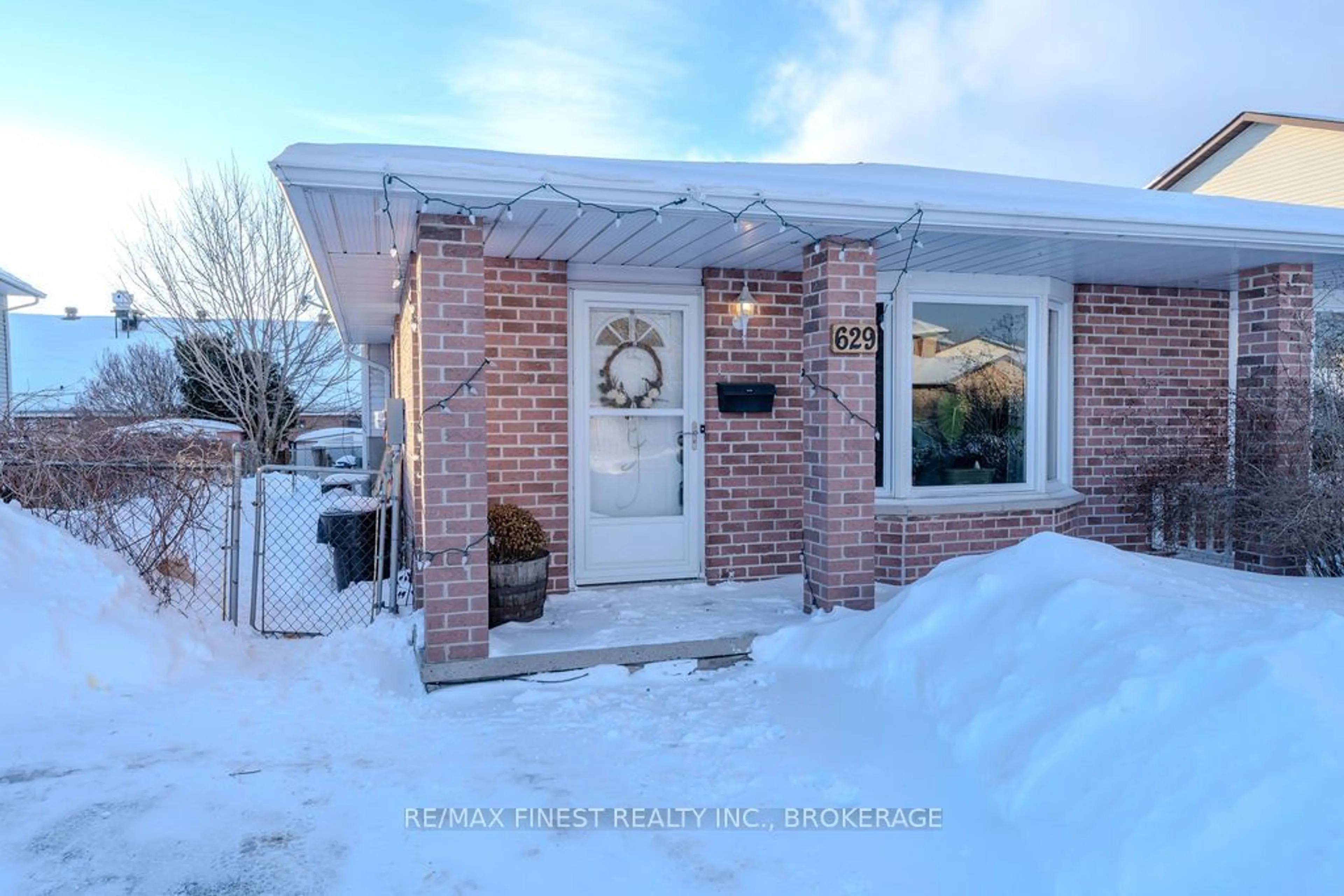 Indoor entryway for 629 Davis Dr, Kingston Ontario K7M 7Y6