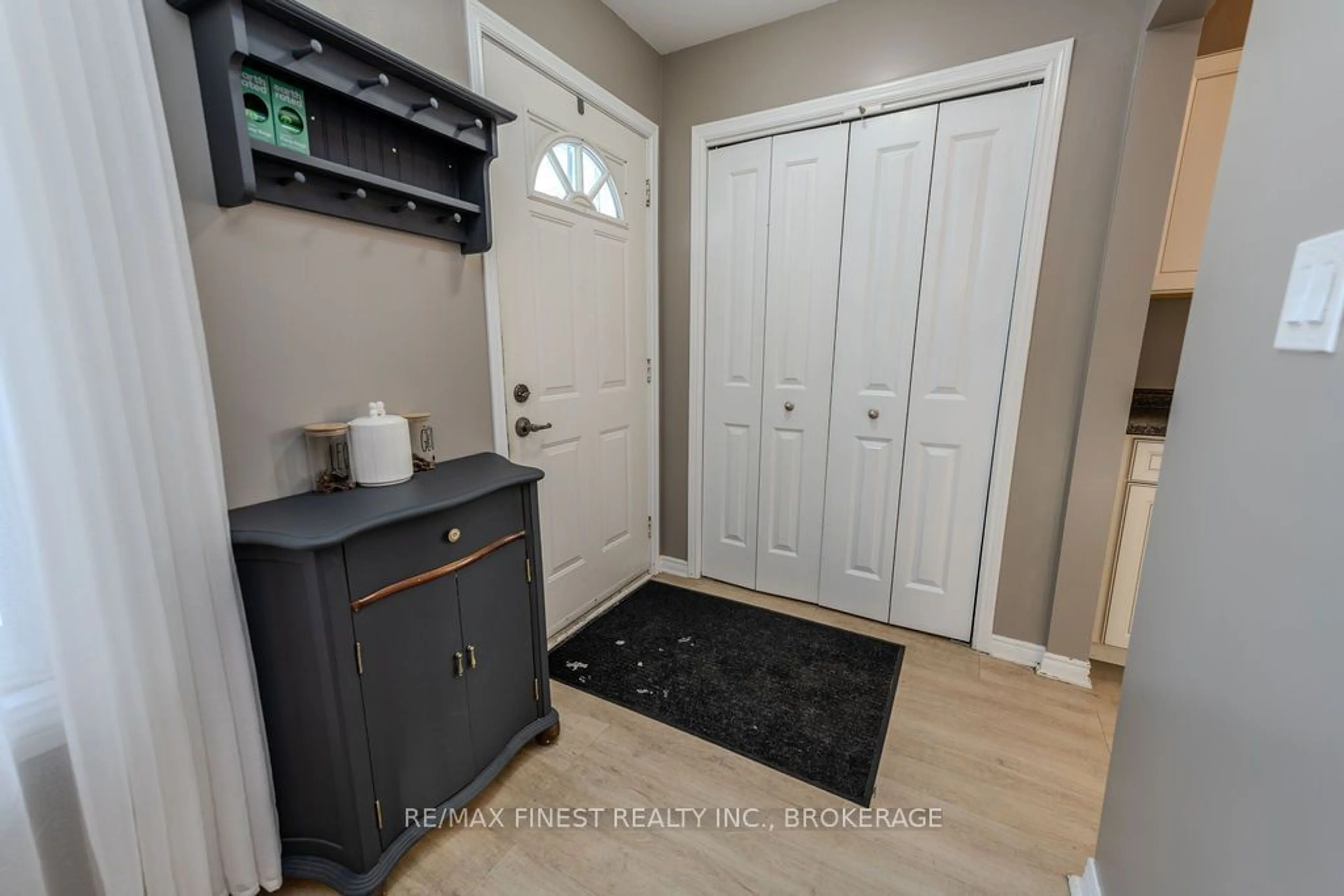 Indoor entryway for 629 Davis Dr, Kingston Ontario K7M 7Y6