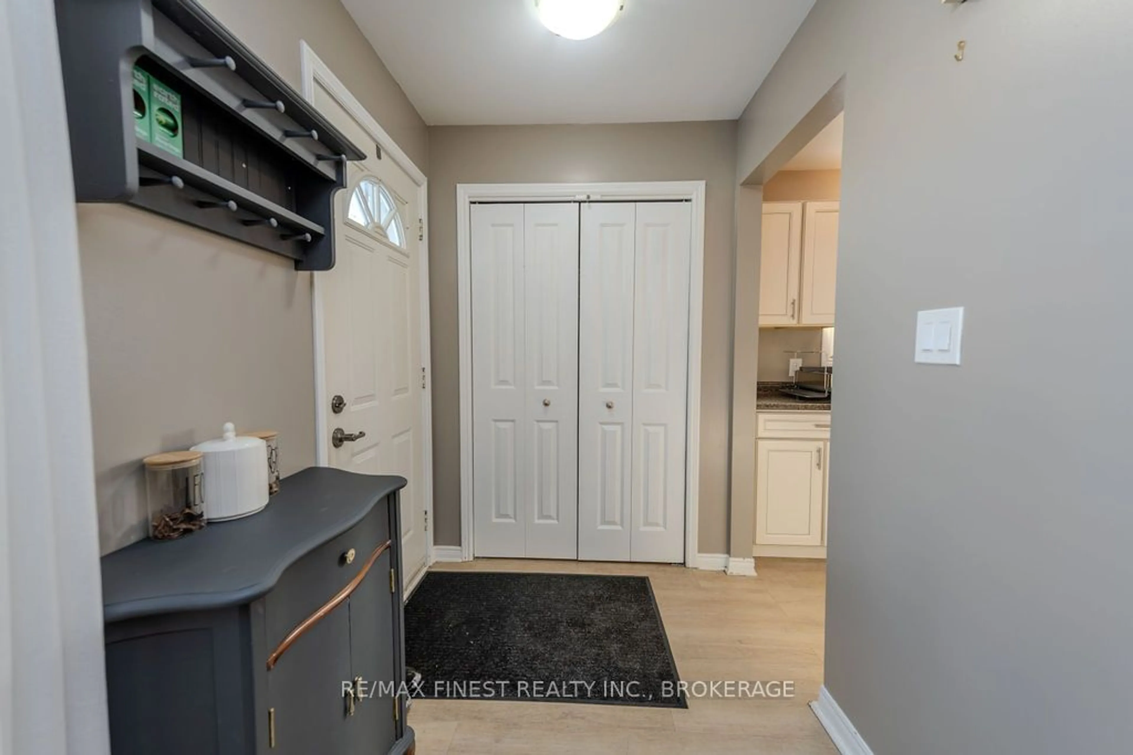 Indoor entryway for 629 Davis Dr, Kingston Ontario K7M 7Y6