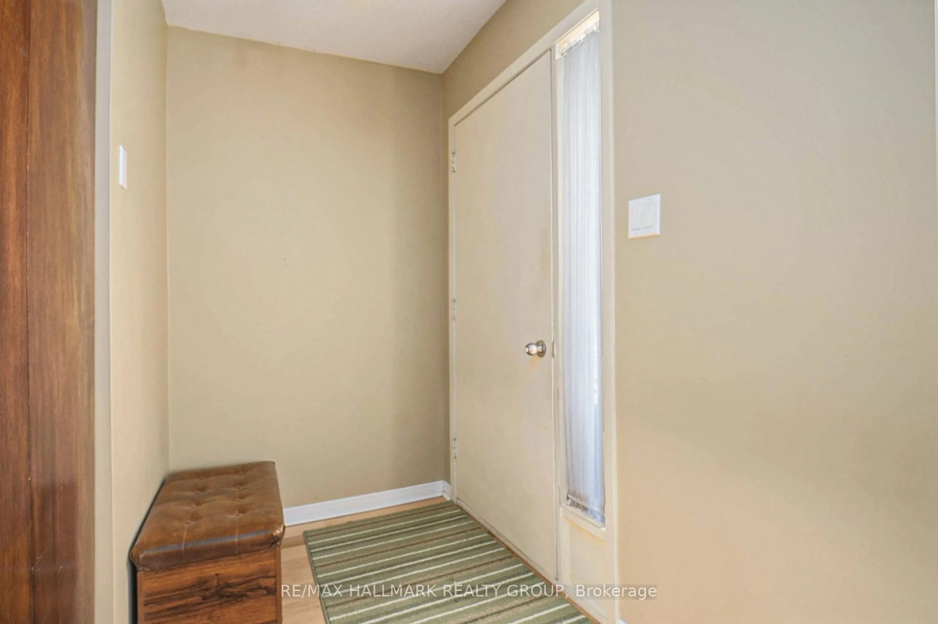 Indoor entryway for 12 Haggart St, Perth Ontario K7H 2Z4