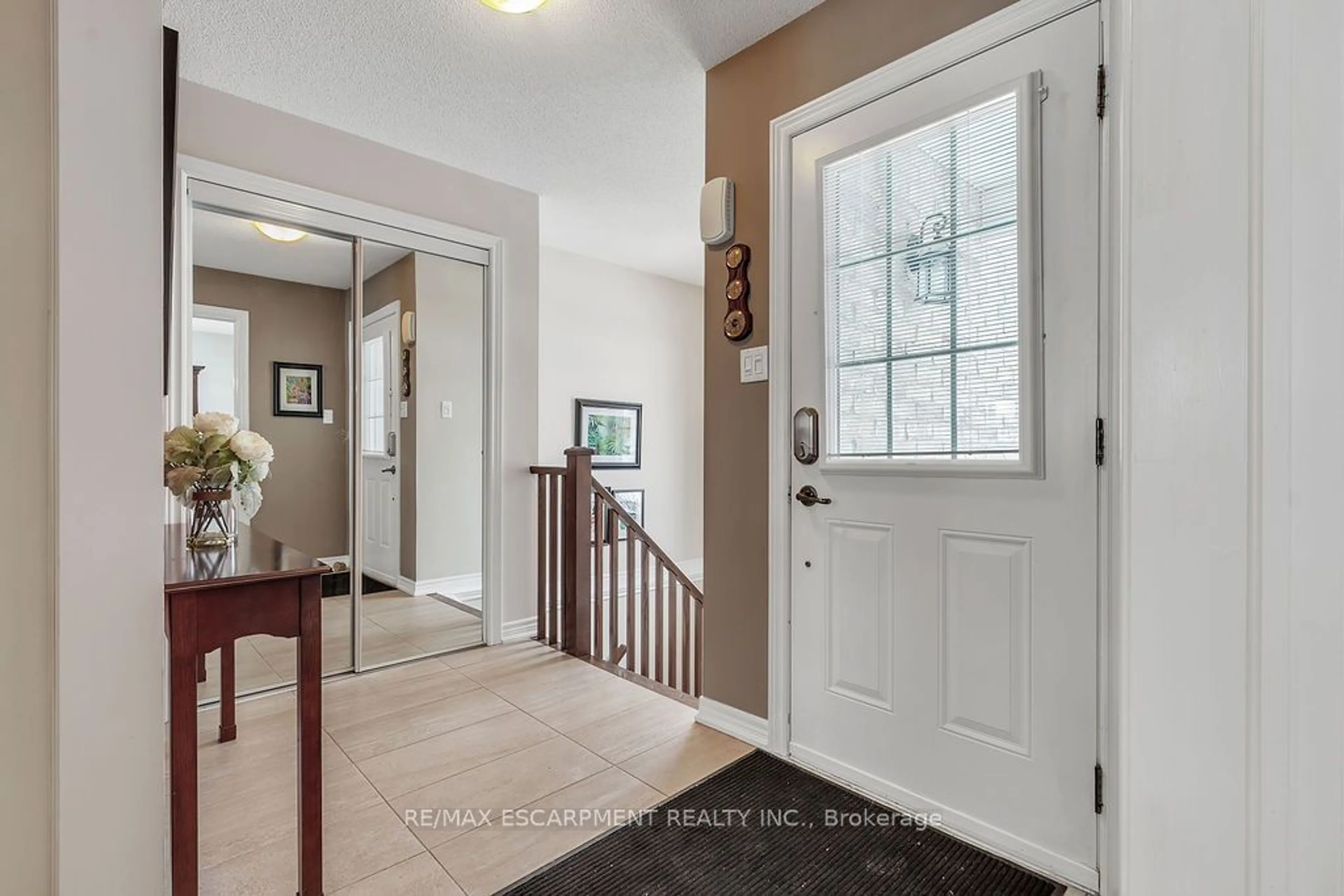 Indoor entryway for 18 Gamble Lane, Norfolk Ontario N0A 1N3