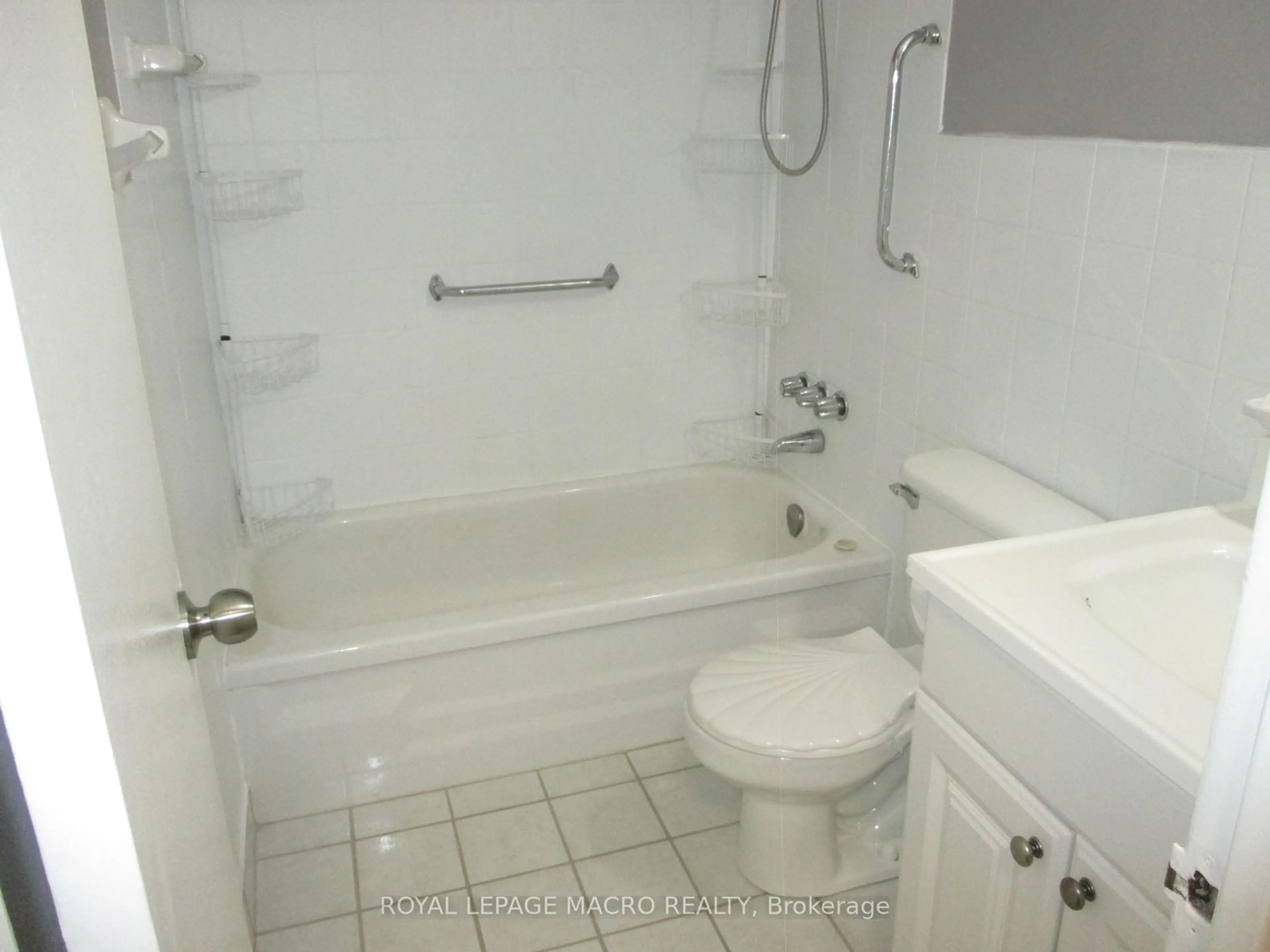 Standard bathroom, unknown for 485 Thorold Rd #321, Welland Ontario L3C 3X1