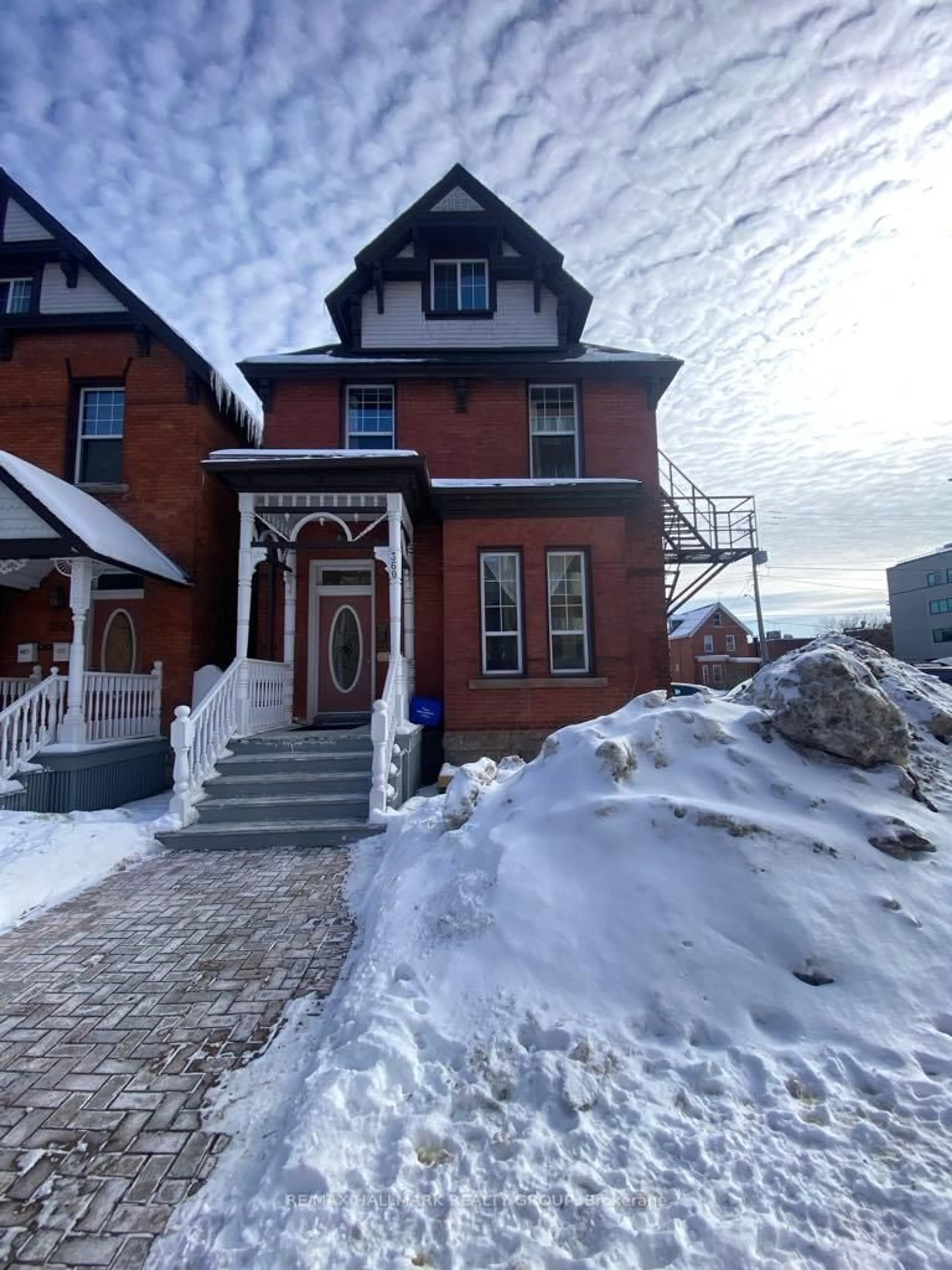 Home with brick exterior material, street for 360 Gilmour St, Ottawa Centre Ontario K2P 0R3