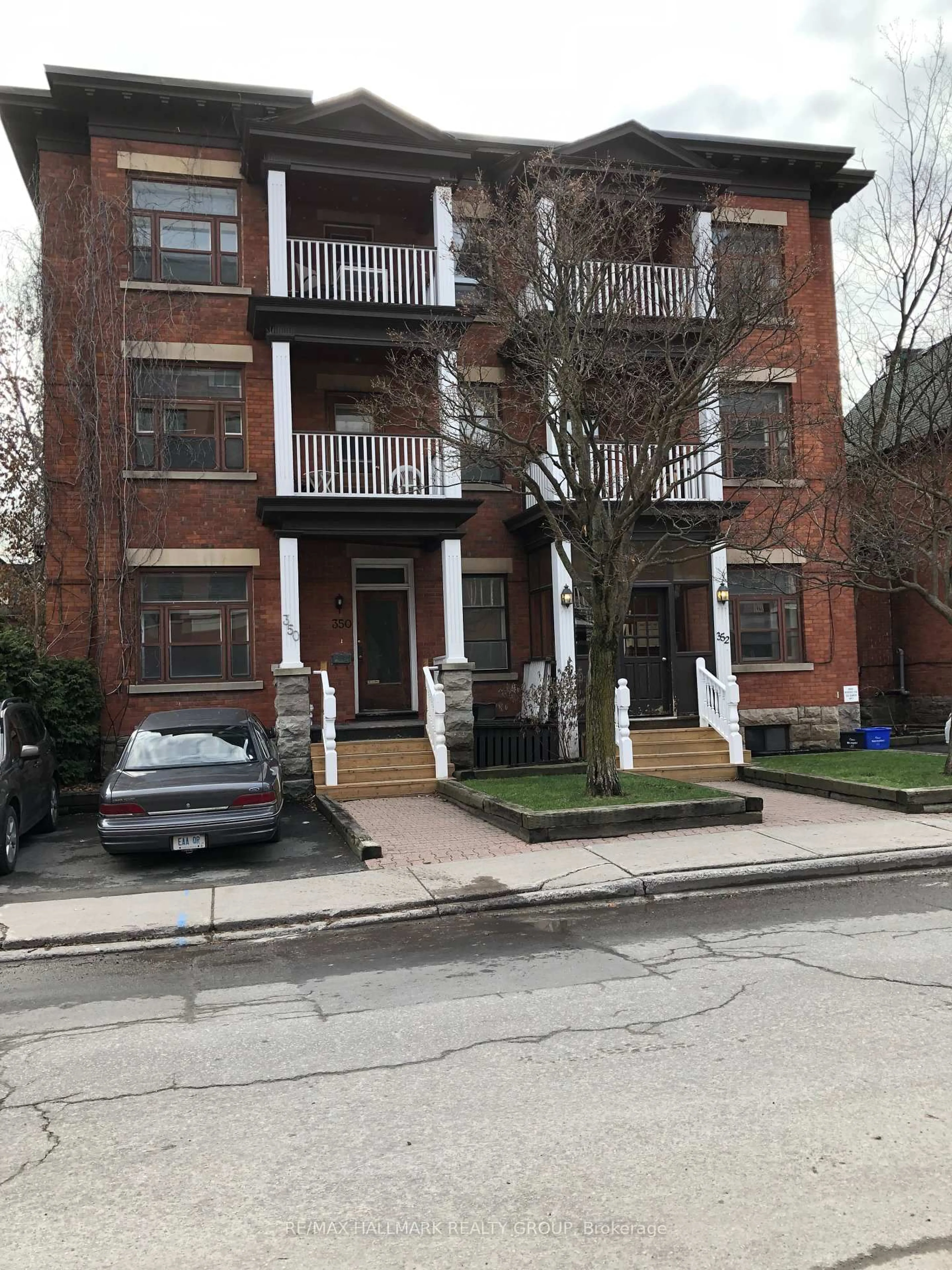 Unknown for 350-352 Gilmour St, Ottawa Centre Ontario K2P 0R3