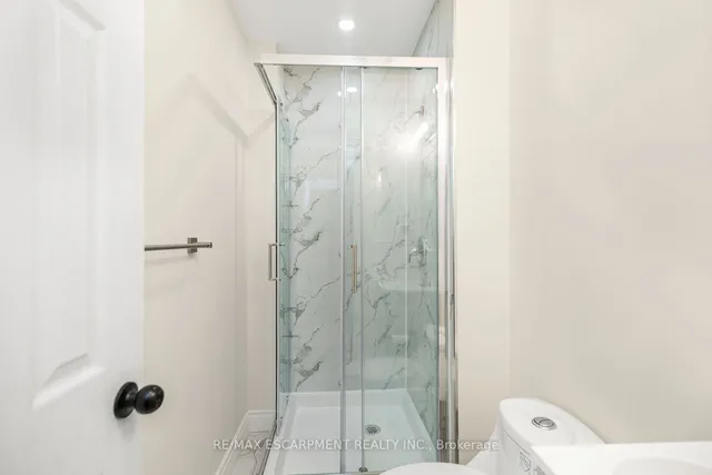 Additional property image - 922 Burlington St