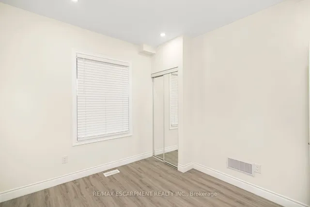 Additional property image - 922 Burlington St