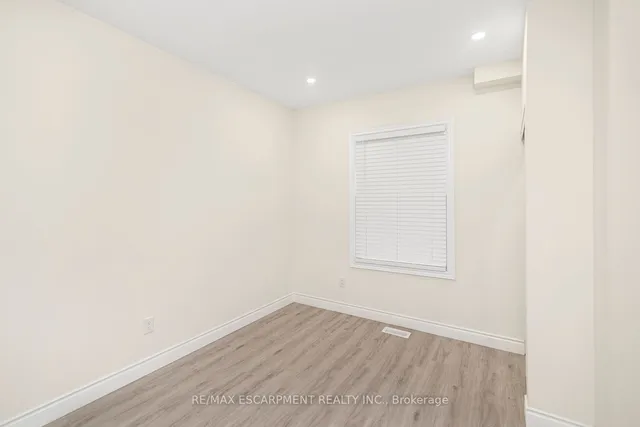 Additional property image - 922 Burlington St