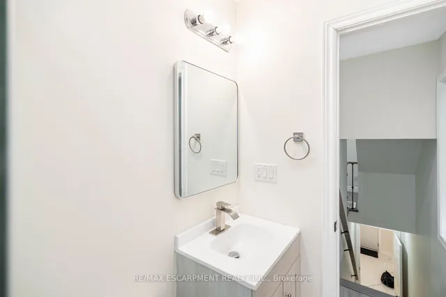 Additional property image - 922 Burlington St
