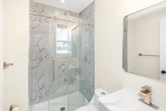 Additional property image - 922 Burlington St