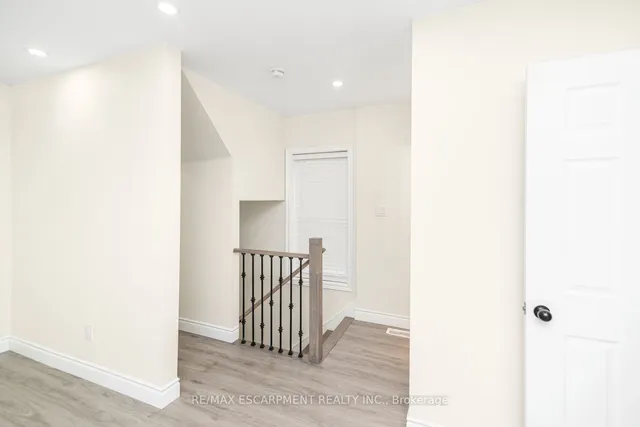 Additional property image - 922 Burlington St