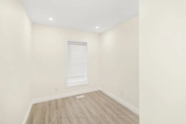 Additional property image - 922 Burlington St