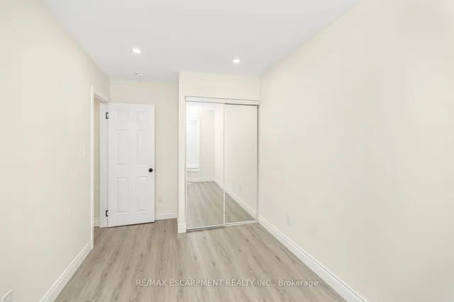 Additional property image - 922 Burlington St